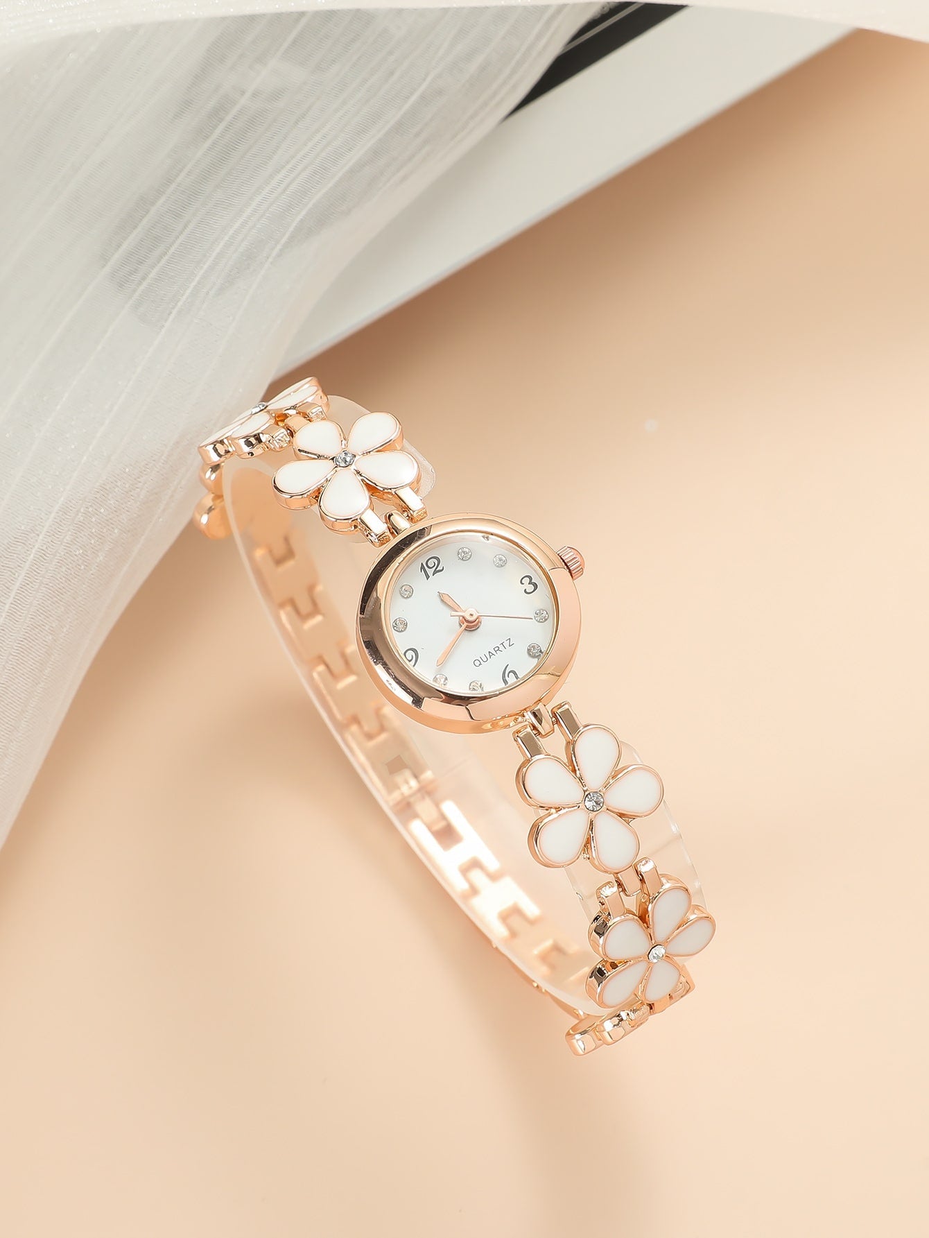Shein - Flower Decor Round Pointer Quartz Watch