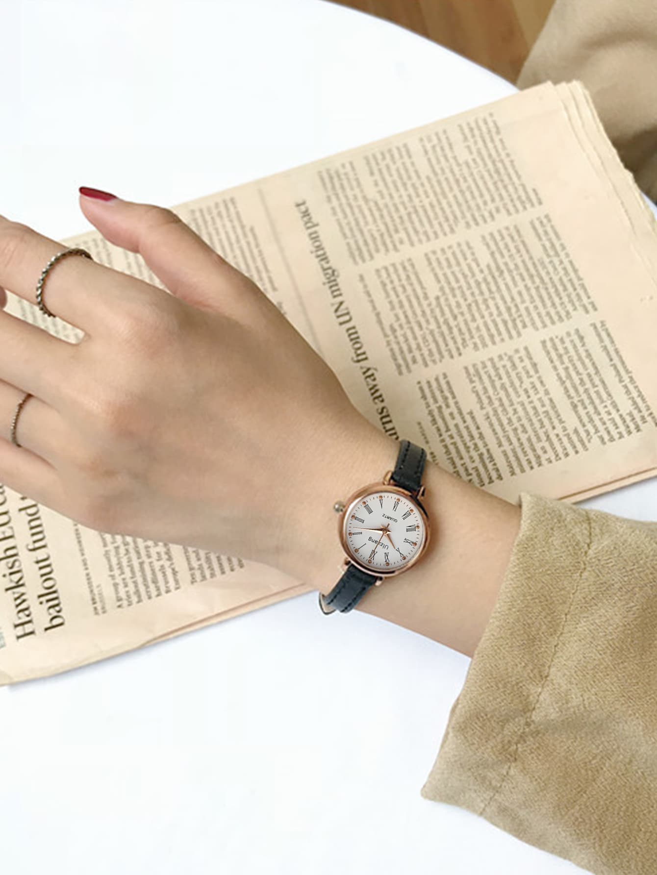 Shein - 1pc Black PU Polyurethane Strap Fashionable Round Dial Quartz Watch, For Daily Life