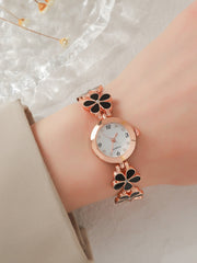 Shein - Flower Decor Round Pointer Quartz Watch