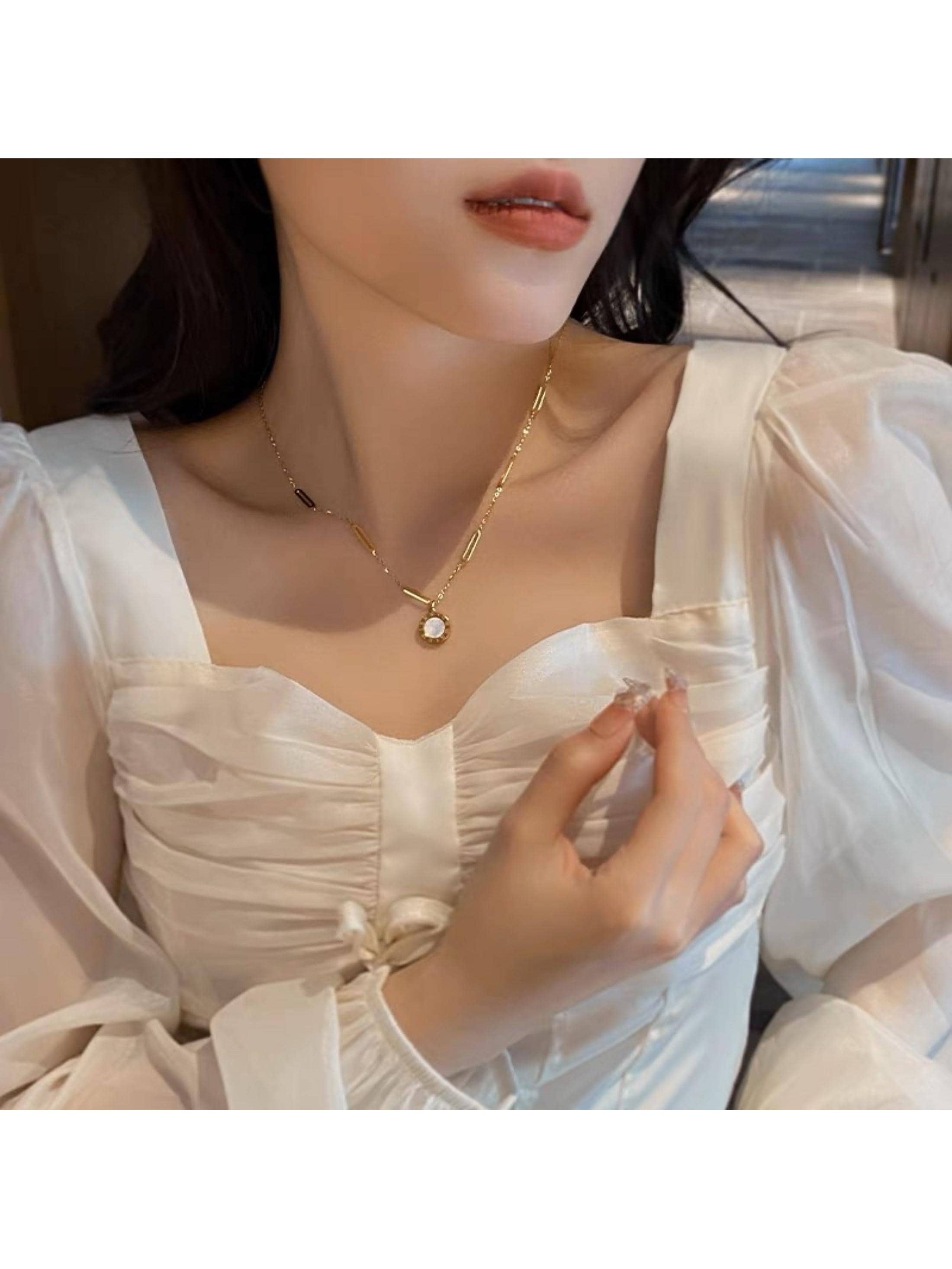 Shein - 1pc Fashionable Stainless Steel Roman Numerals Detail Round Charm Necklace For Women For Daily Decoration