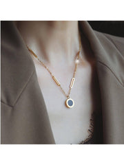 Shein - 1pc Fashionable Stainless Steel Roman Numerals Detail Round Charm Necklace For Women For Daily Decoration