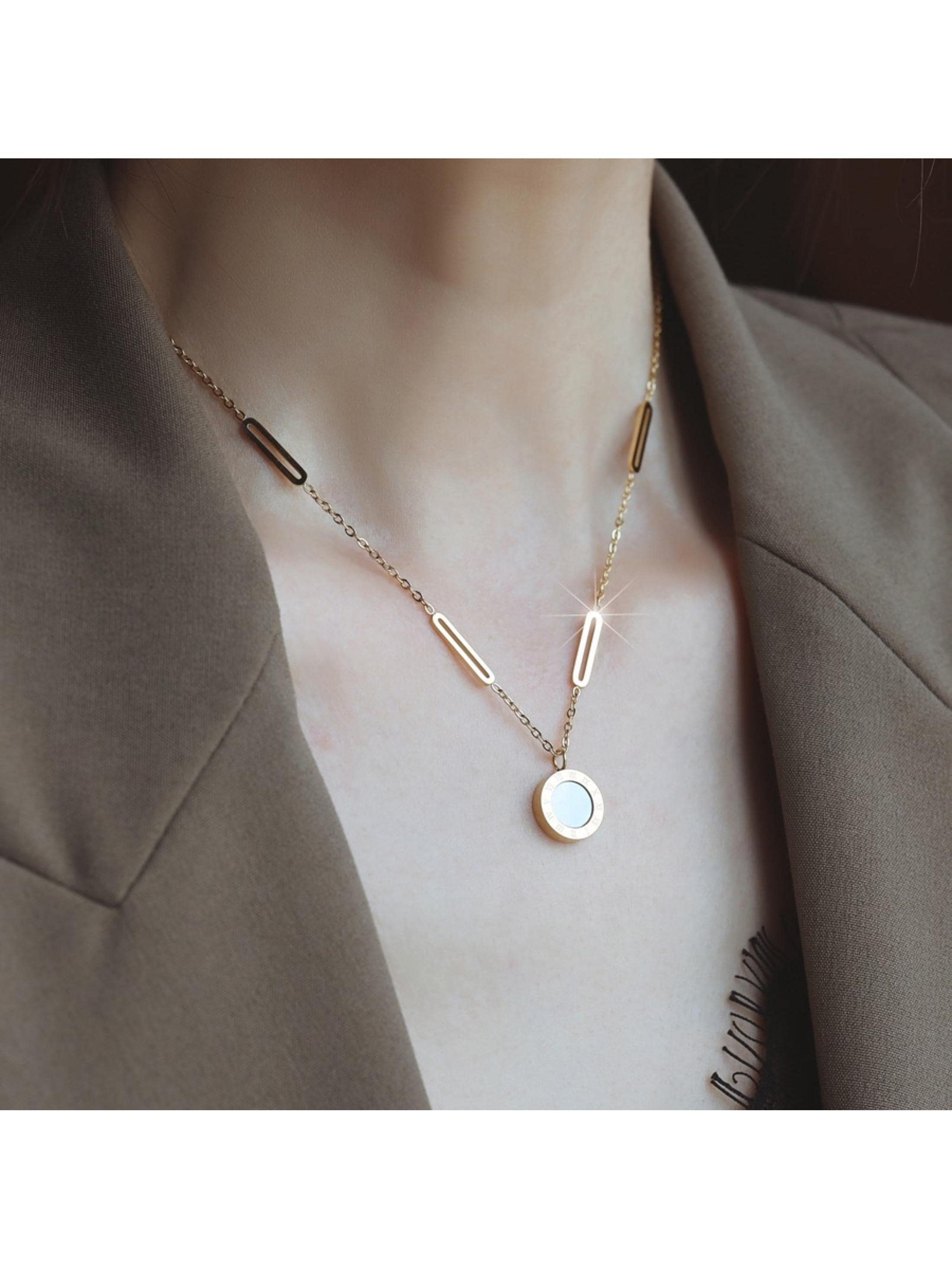 Shein - 1pc Fashionable Stainless Steel Roman Numerals Detail Round Charm Necklace For Women For Daily Decoration