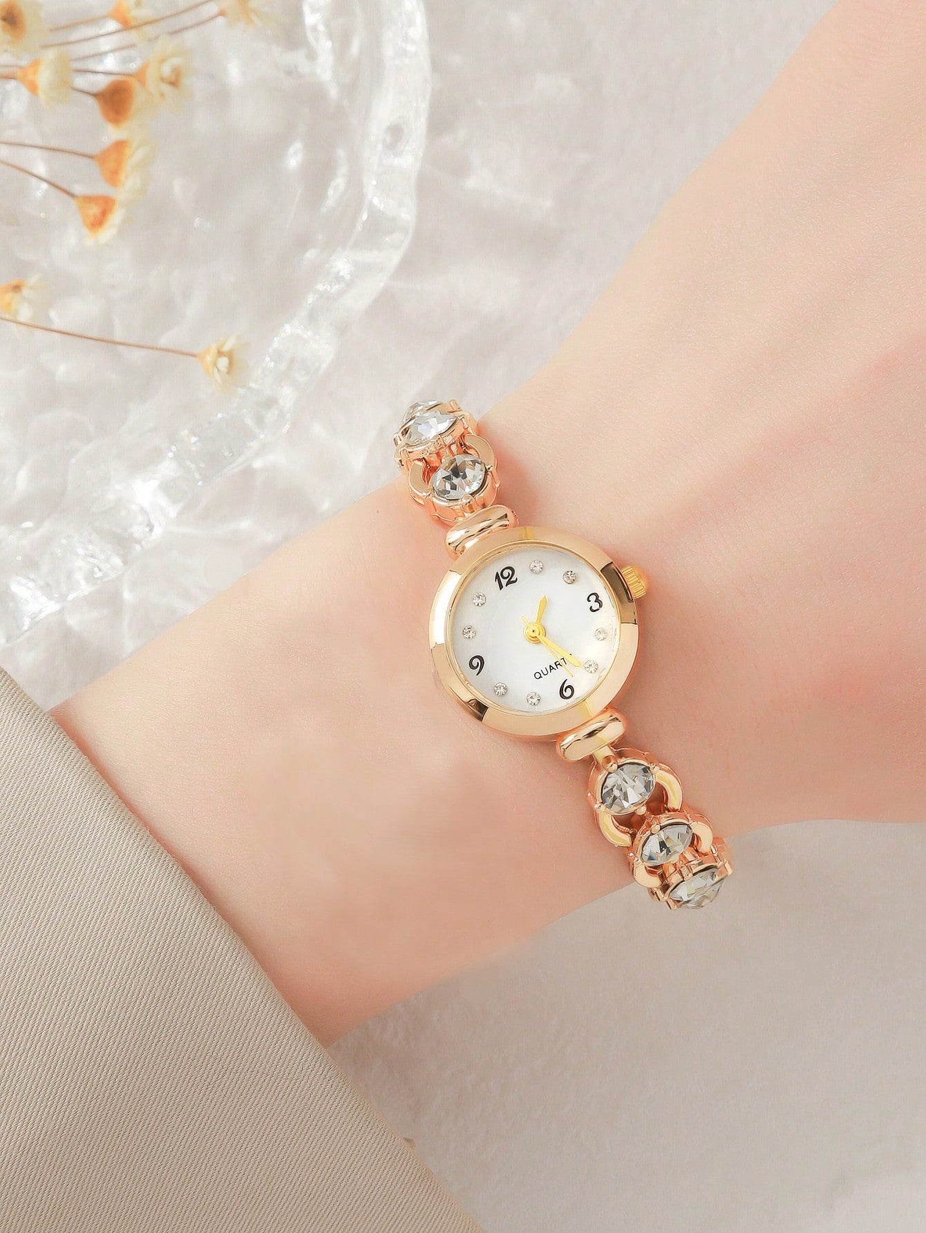 Shein - Rhinestone Decor Round Pointer Quartz Watch