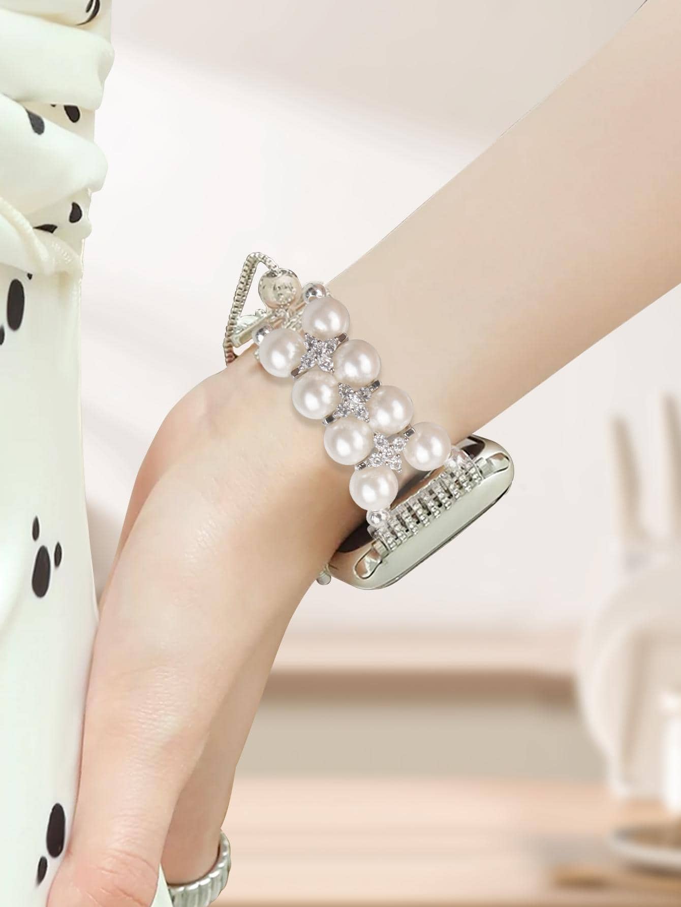 Shein - 1pc Classic Fashionable Adjustable Faux Pearls Bracelet Apple Watch Band, Professional Compatible With Latest Apple Watch Ultra 2/1,se 9/8/7/6/5/4/3/2/1, Size 38/40/41/42/44/45/49mm, Size Can Be Adjusted Freely, Waterproof & Wear Resistant