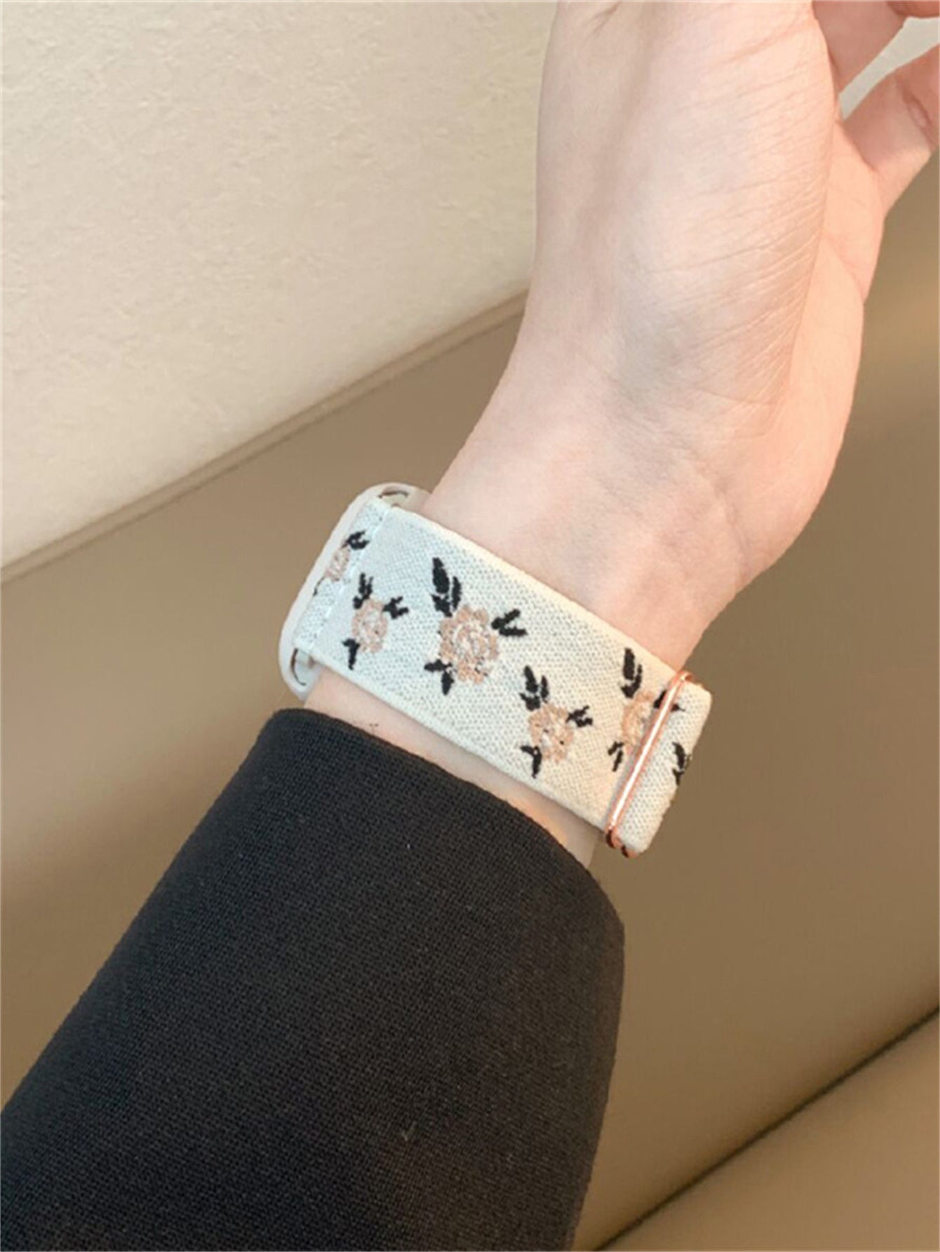 Shein - 1pc Flower Print Silicone Watchband Compatible With Apple Watch