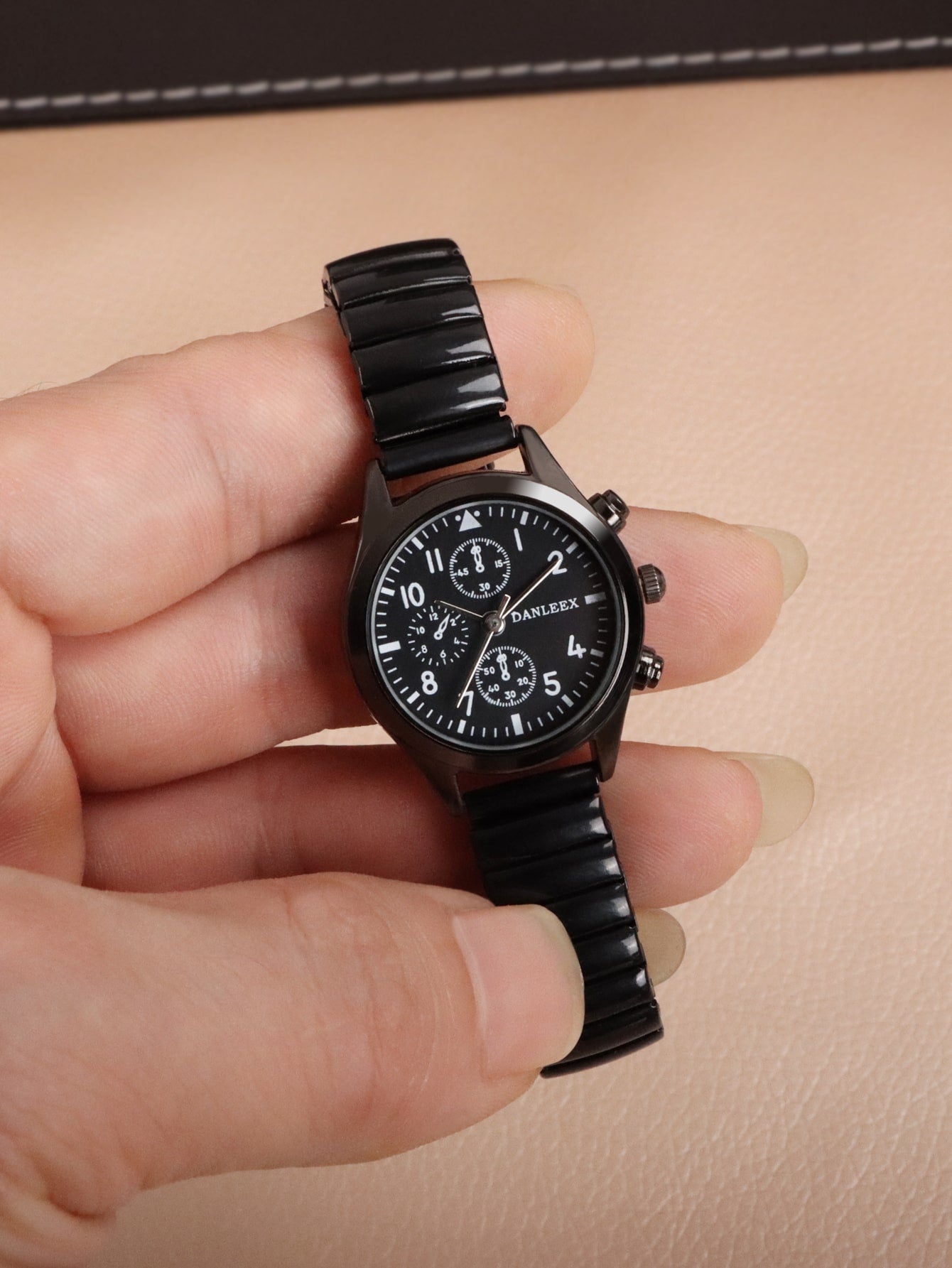 Shein - 2pcs Stylish Classic Round Couple's Quartz Wristwatch With Black Elastic Band