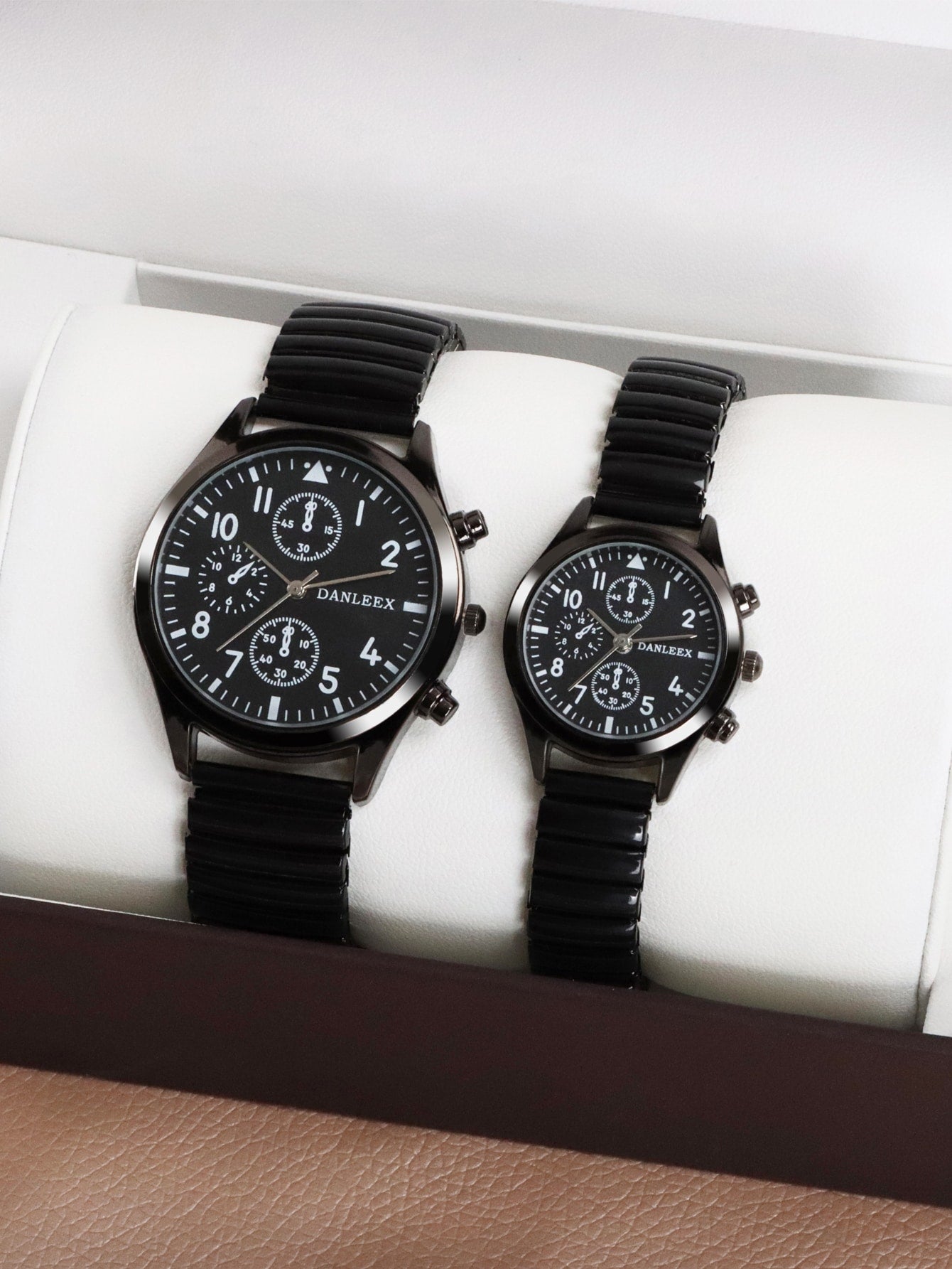 Shein - 2pcs Stylish Classic Round Couple's Quartz Wristwatch With Black Elastic Band