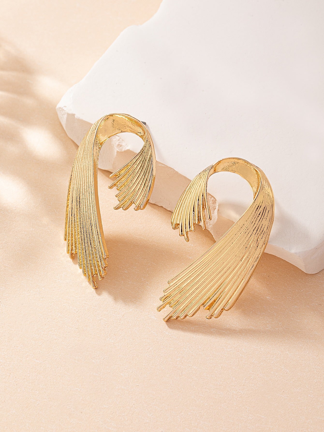 Shein - 1pair Exaggerated European & American Fashion Gold Color Metal Earrings For Women