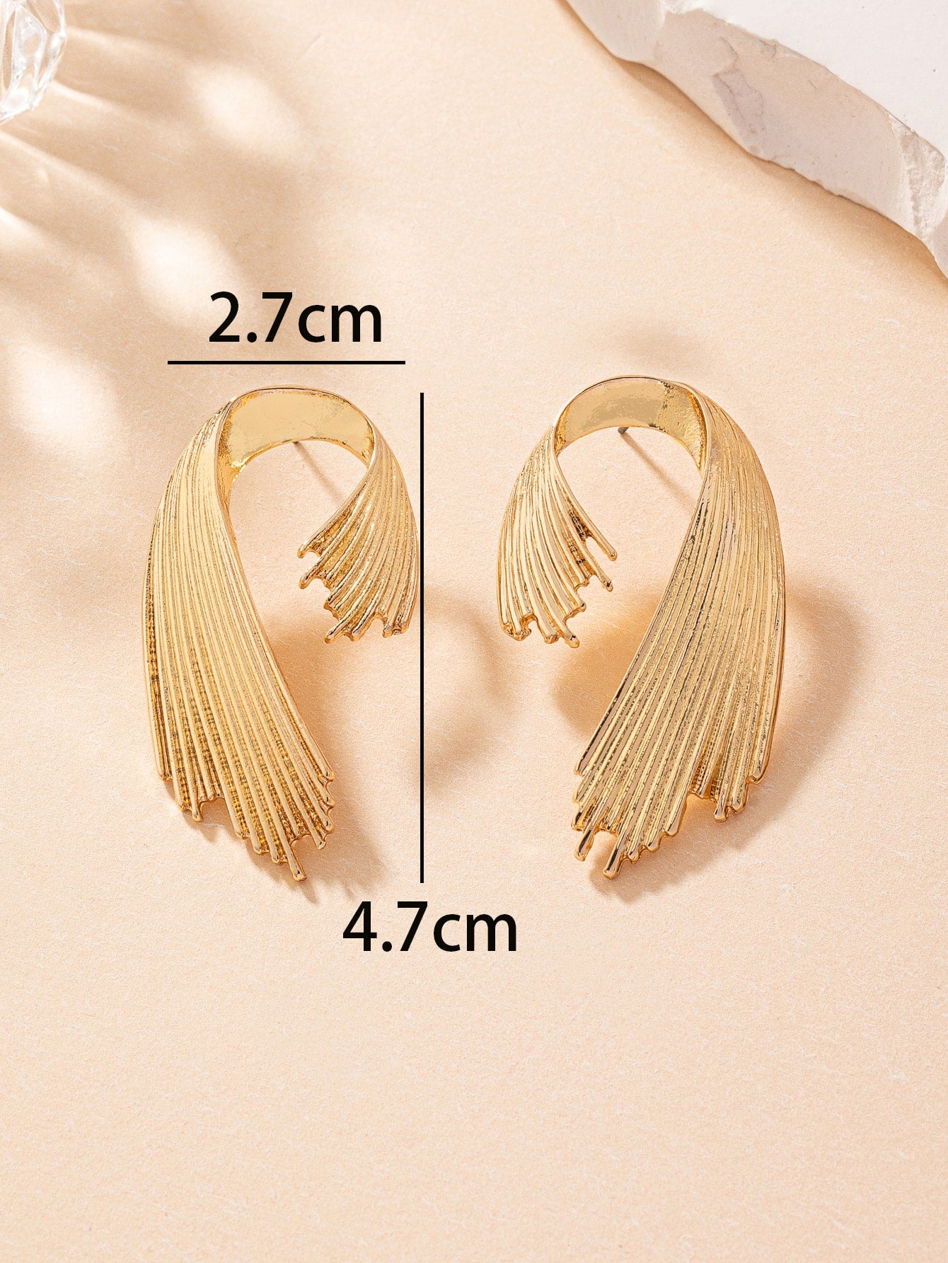 Shein - 1pair Exaggerated European & American Fashion Gold Color Metal Earrings For Women