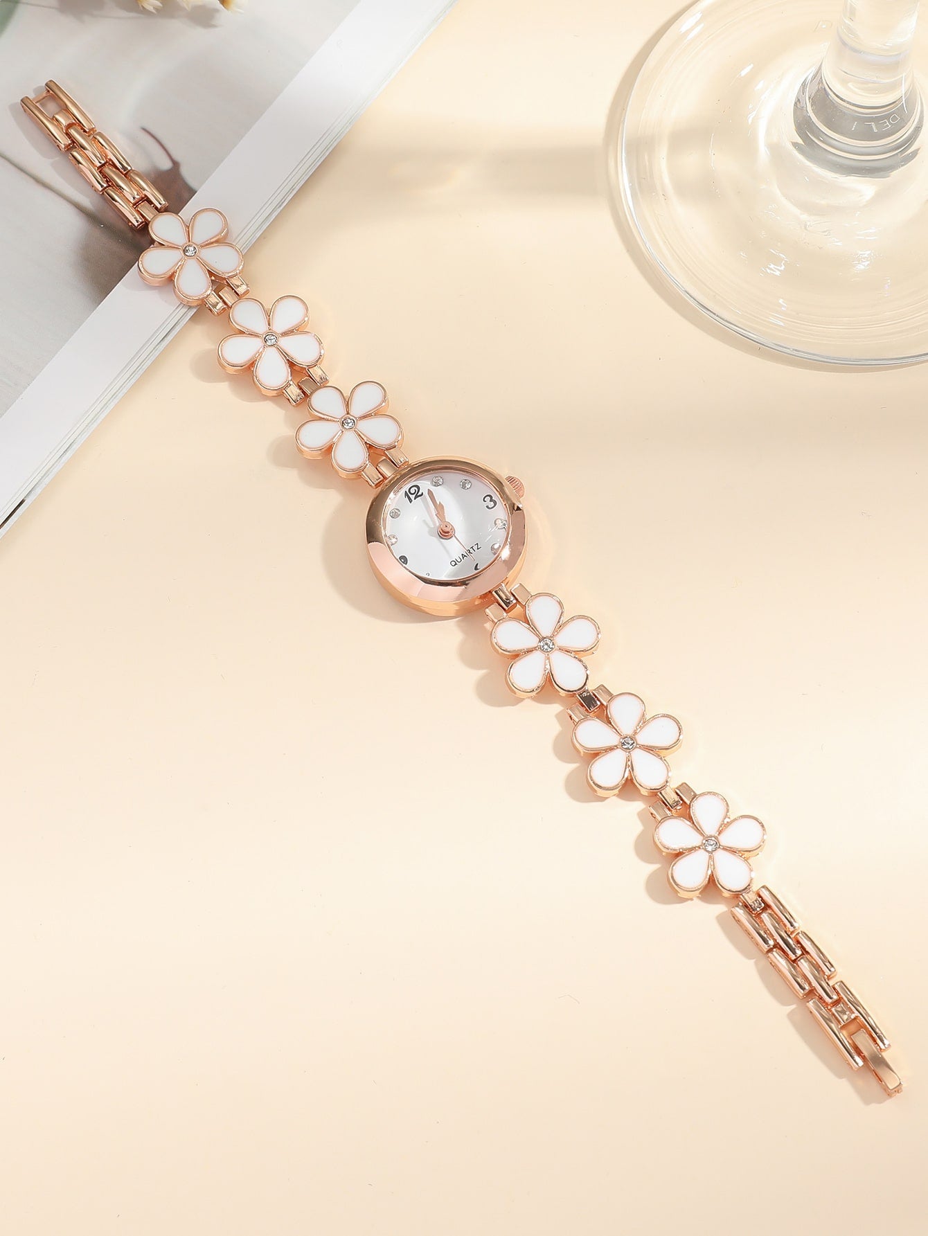 Shein - Flower Decor Round Pointer Quartz Watch