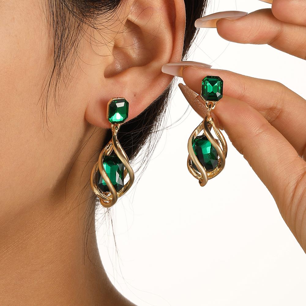 Shein - 2Pcs Geometric Green Gemstone & Diamond Drop Earrings For Women