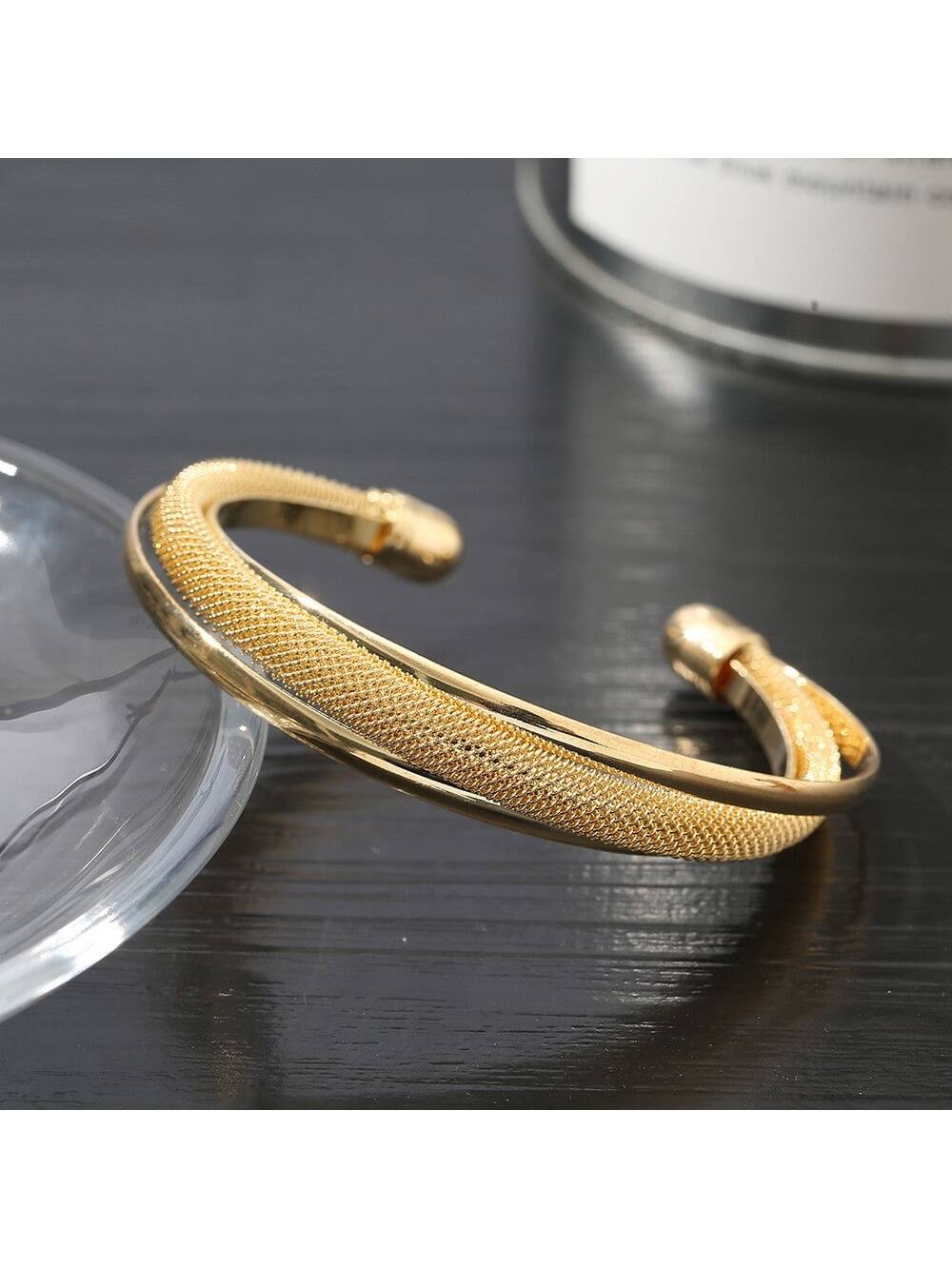 Shein - 2Pcs/Set European And American Fashionable Ladies' Mesh Strap Wristwatch With Bracelet Gift Box Set