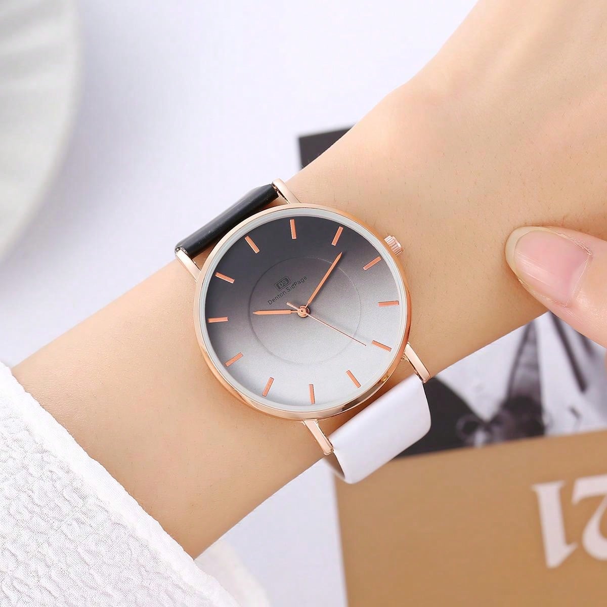 Shein - Women'S Simple Ds Dual Color 12 Roman Numeral Studs Wristwatch