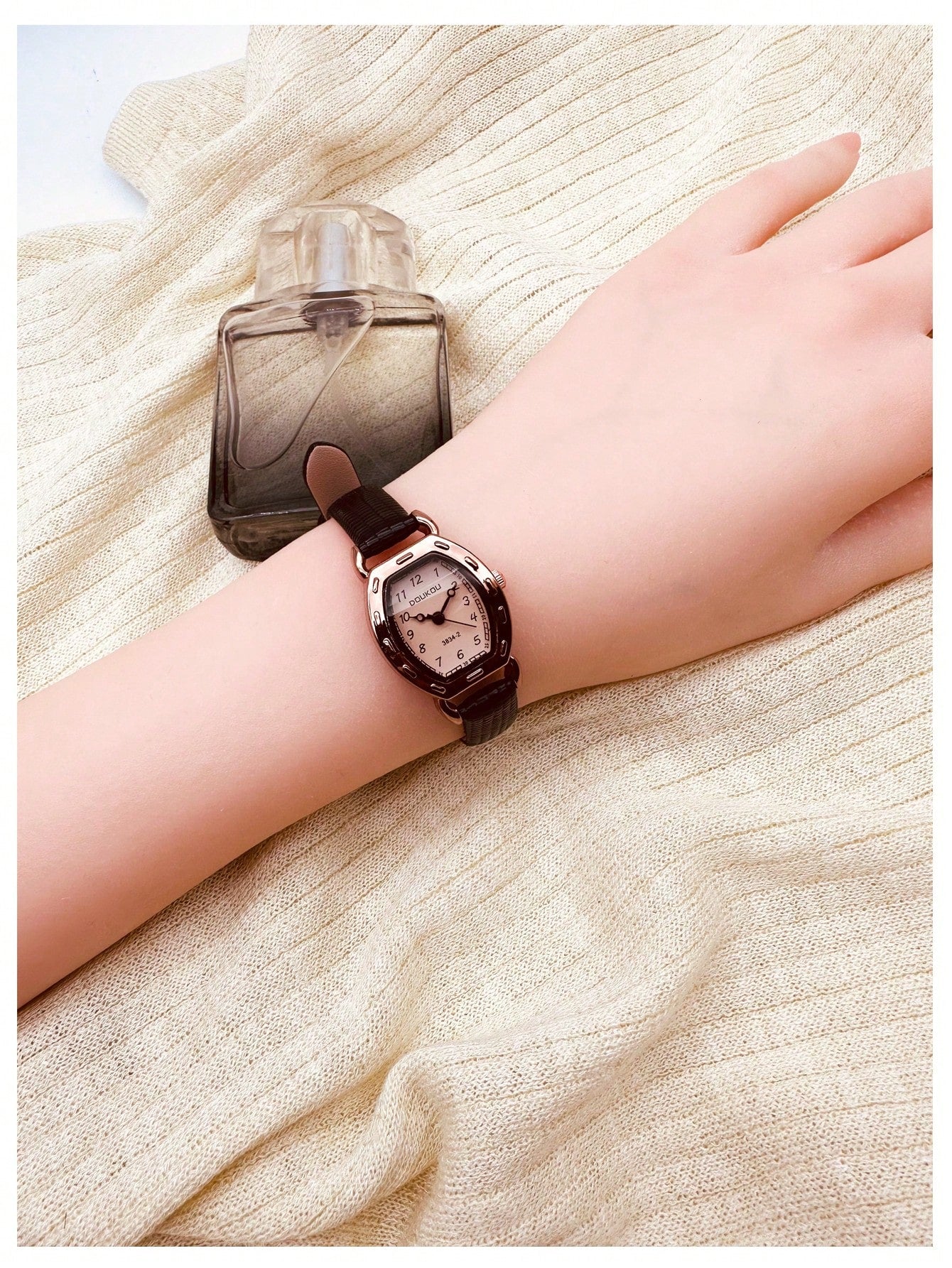 Shein - Fashionable & Personalized Brown Mirror Dial Student Wristwatch, Ladies' Round Small Dial Pu Leather Strap Watch