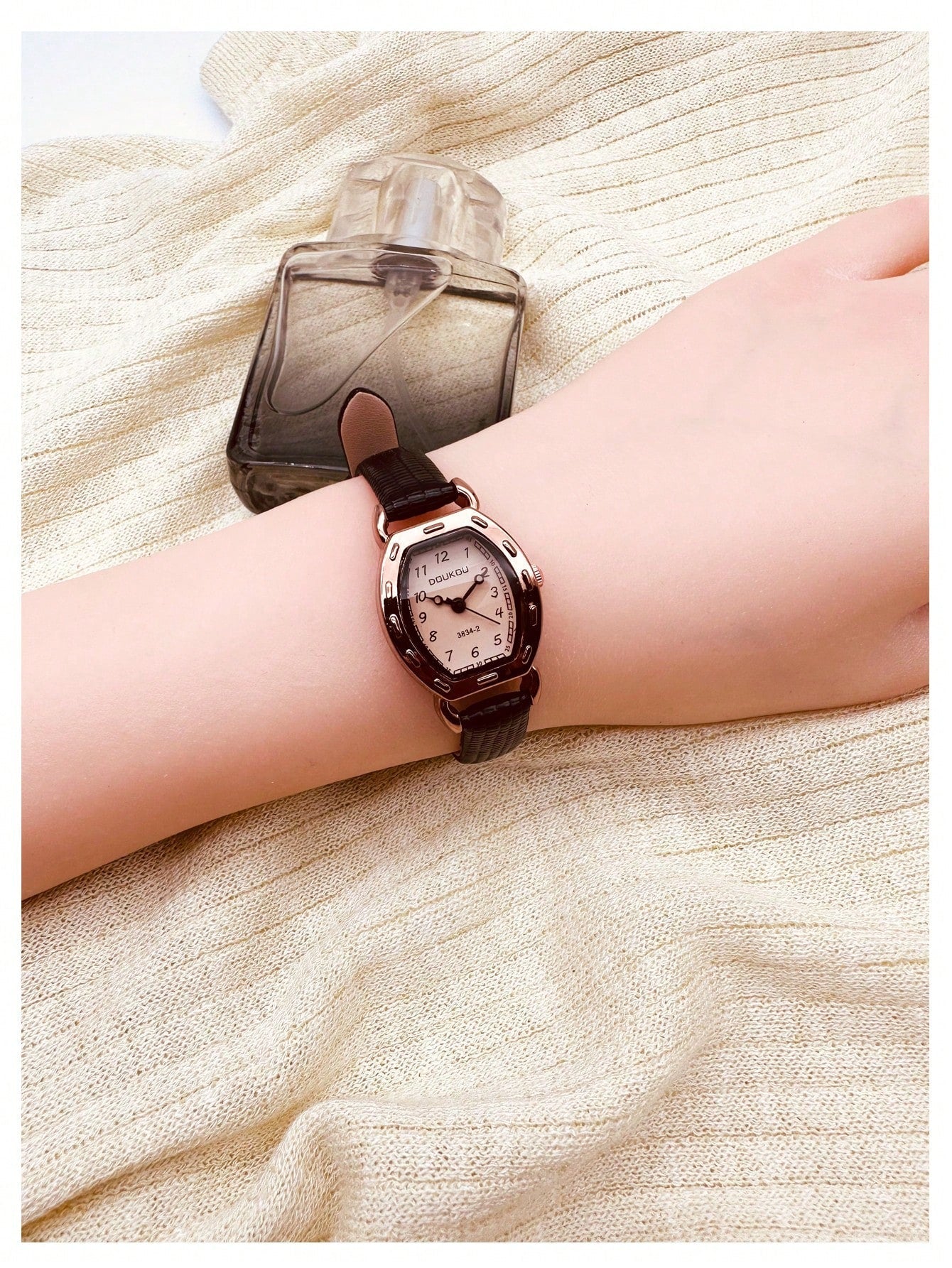 Shein - Fashionable & Personalized Brown Mirror Dial Student Wristwatch, Ladies' Round Small Dial Pu Leather Strap Watch