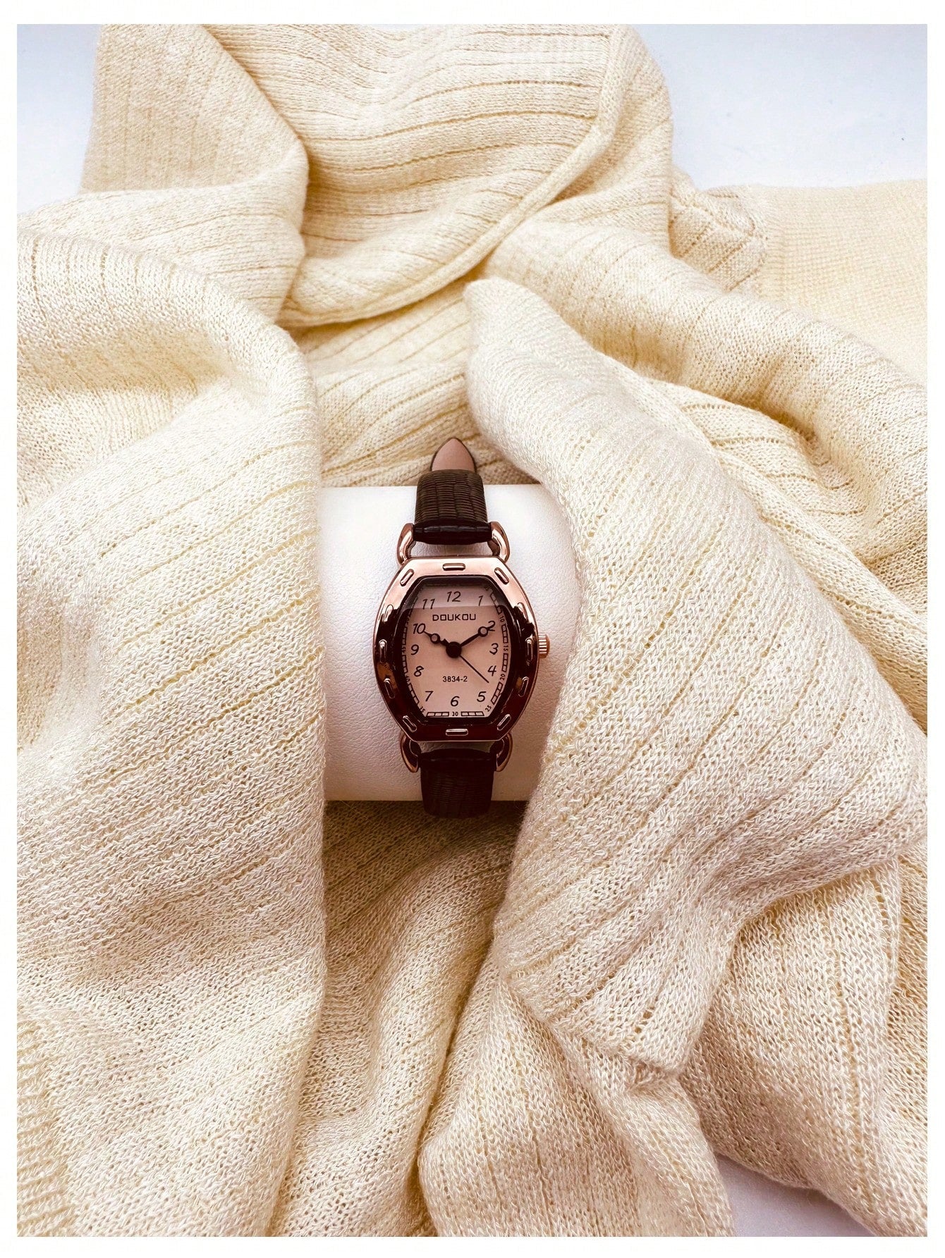 Shein - Fashionable & Personalized Brown Mirror Dial Student Wristwatch, Ladies' Round Small Dial Pu Leather Strap Watch
