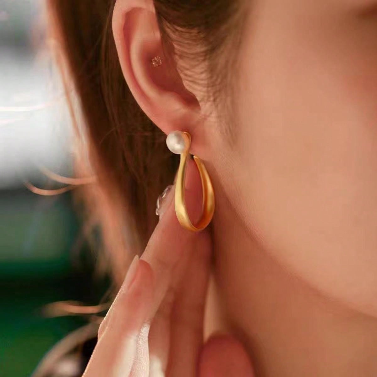 Shein - 1pair European And American Style Matte Gold-plated Metallic Earrings For Women's Daily Wear