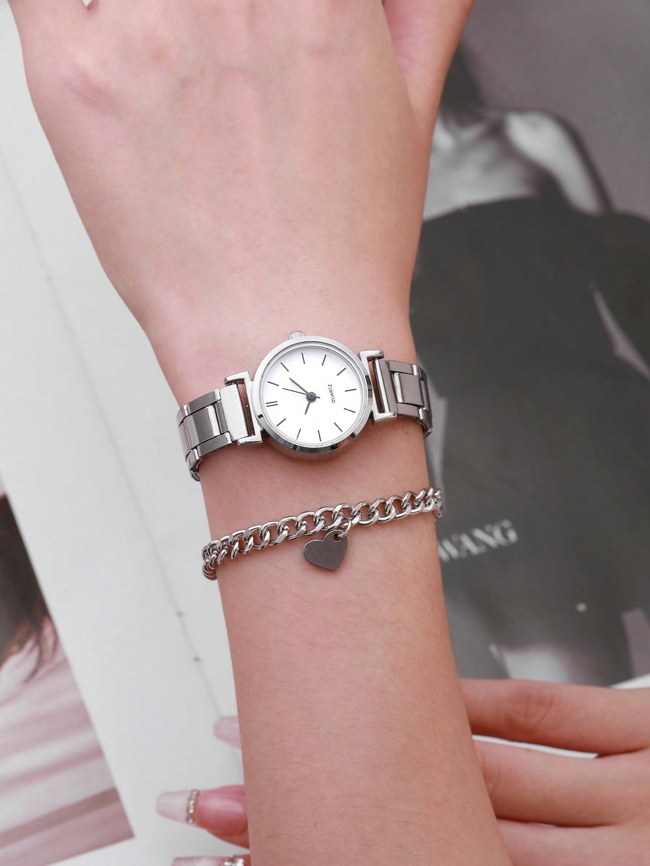 Shein - 2pcs/set Couple's Silver Stainless Steel Quartz Watches With Trendy Design, And 2pcs/set Matching Heart-shaped Silver Bracelets