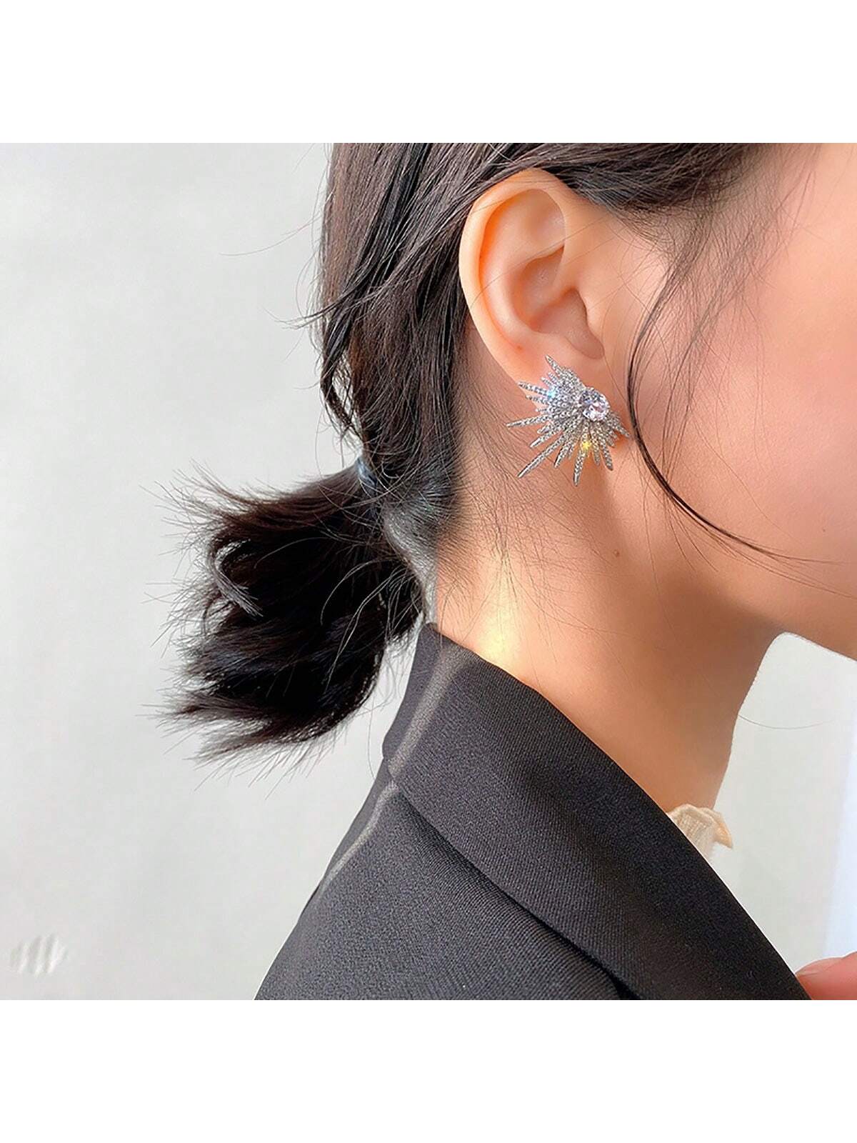 Shein - 1pair Exaggerated Shiny Star Shaped Rhinestone Earrings