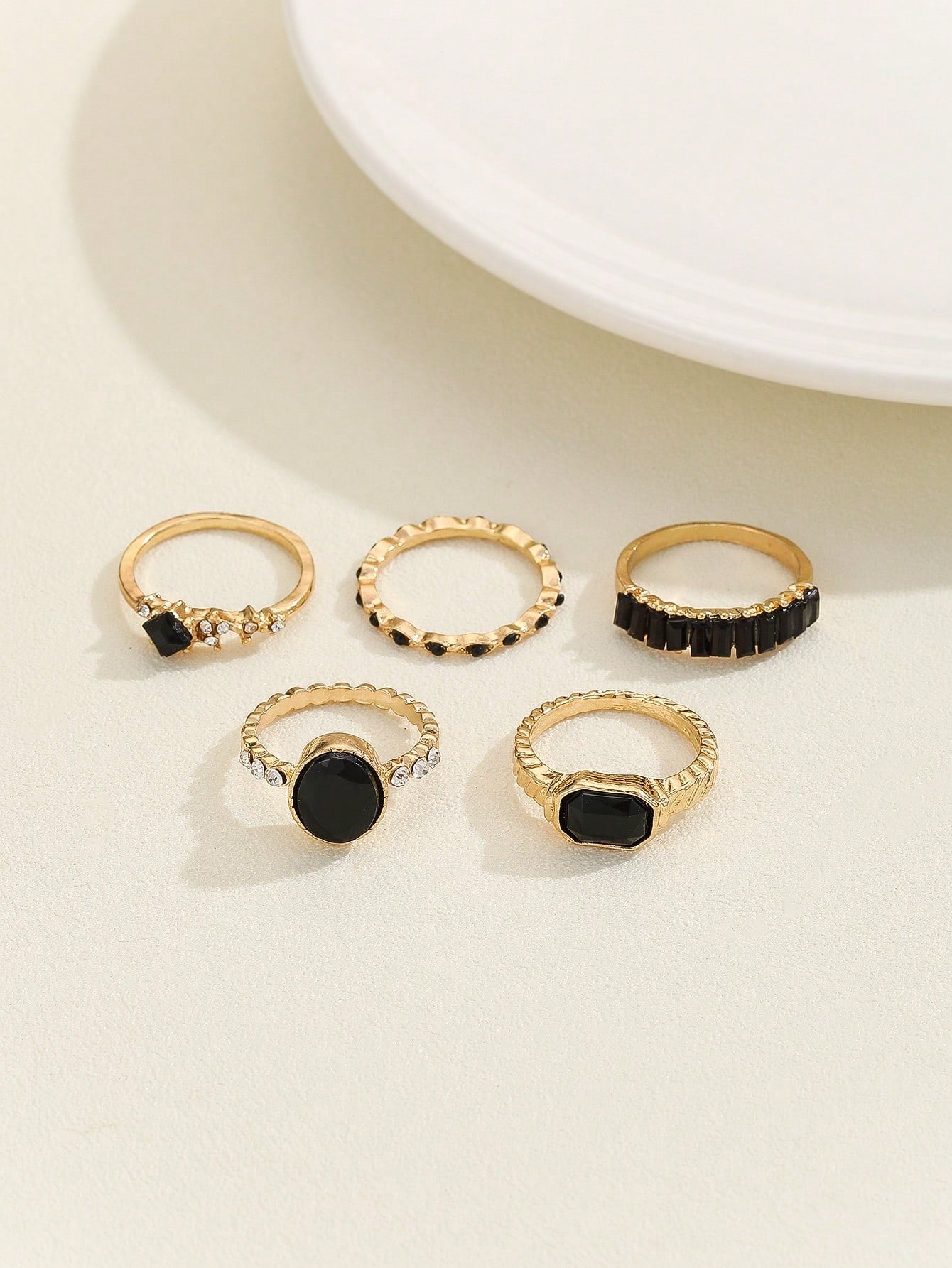 Shein - 5pcs/set Simple Design Black Stone Inlaid Ring Set, Suitable For Women's Daily Wear