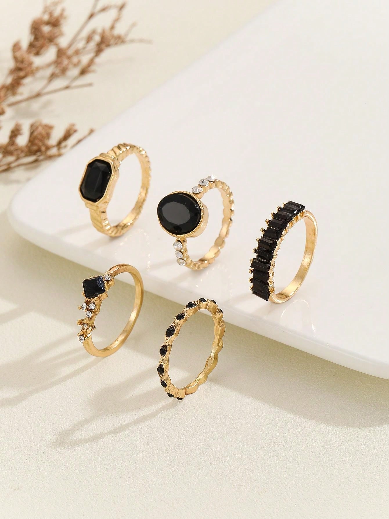 Shein - 5pcs/set Simple Design Black Stone Inlaid Ring Set, Suitable For Women's Daily Wear