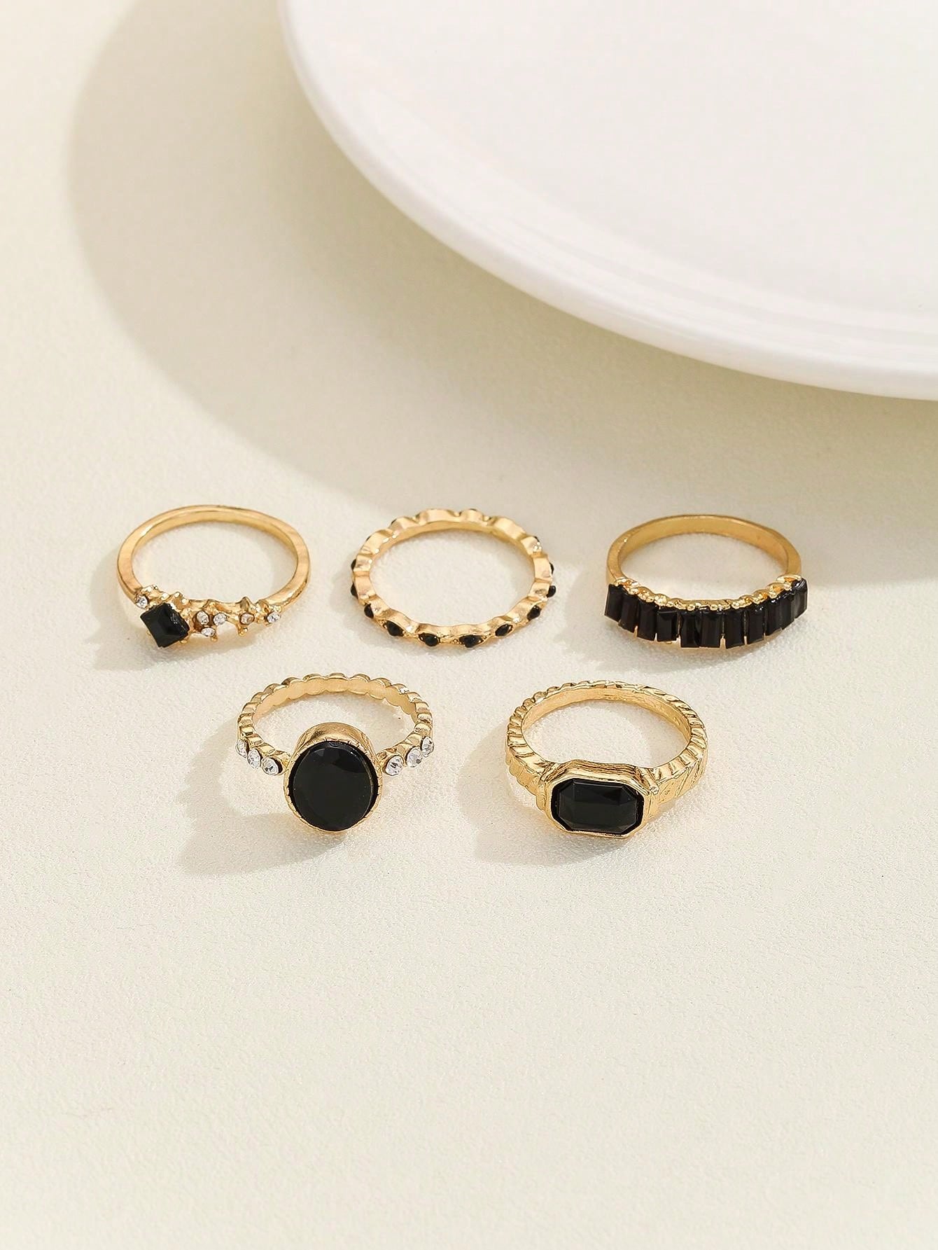 Shein - 5pcs/set Simple Design Black Stone Inlaid Ring Set, Suitable For Women's Daily Wear