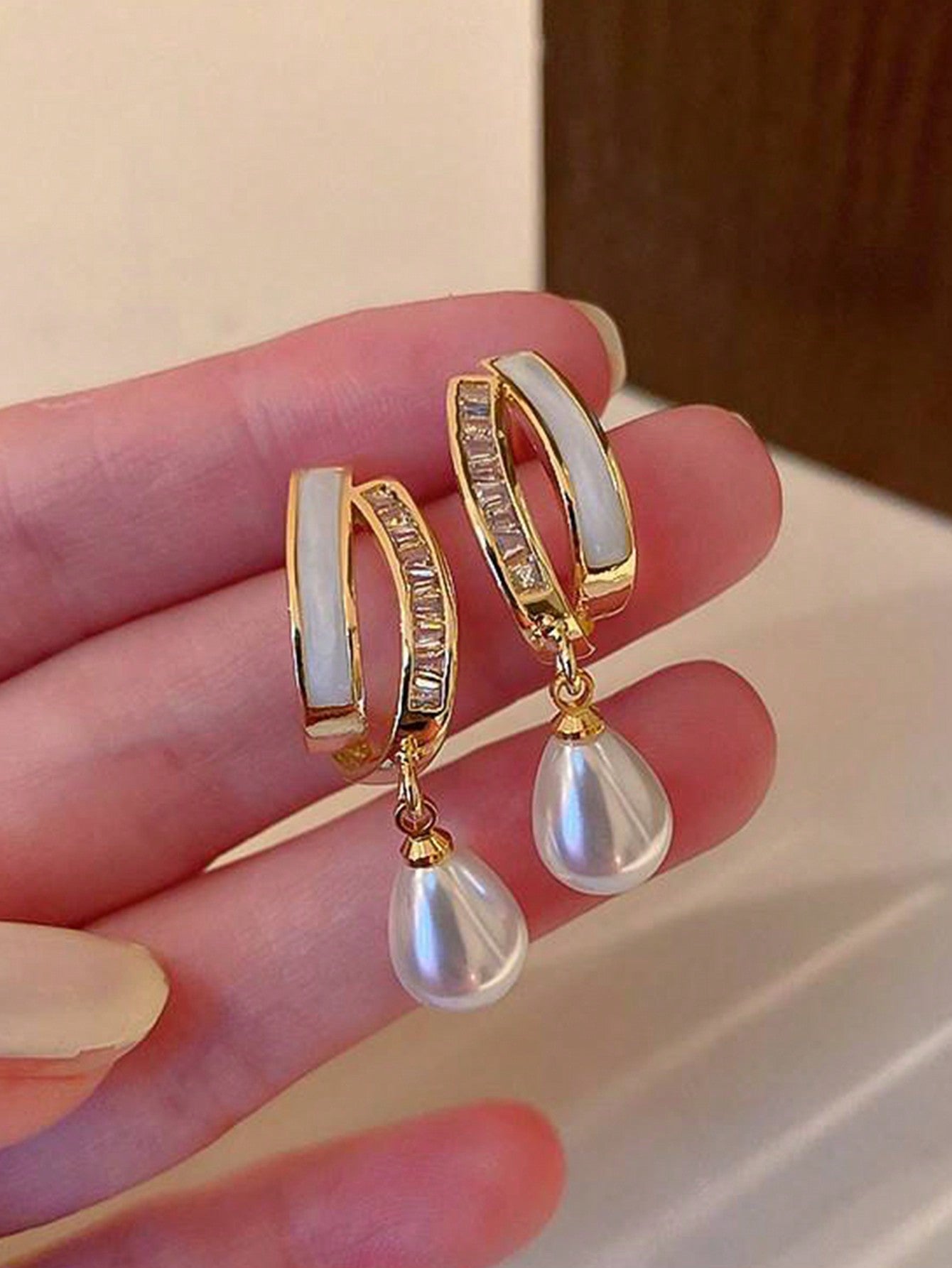 Shein - 1pair High-End Seashell & Faux Pearl C Design Faux Pearl Pendant Earrings With Luxury Feel