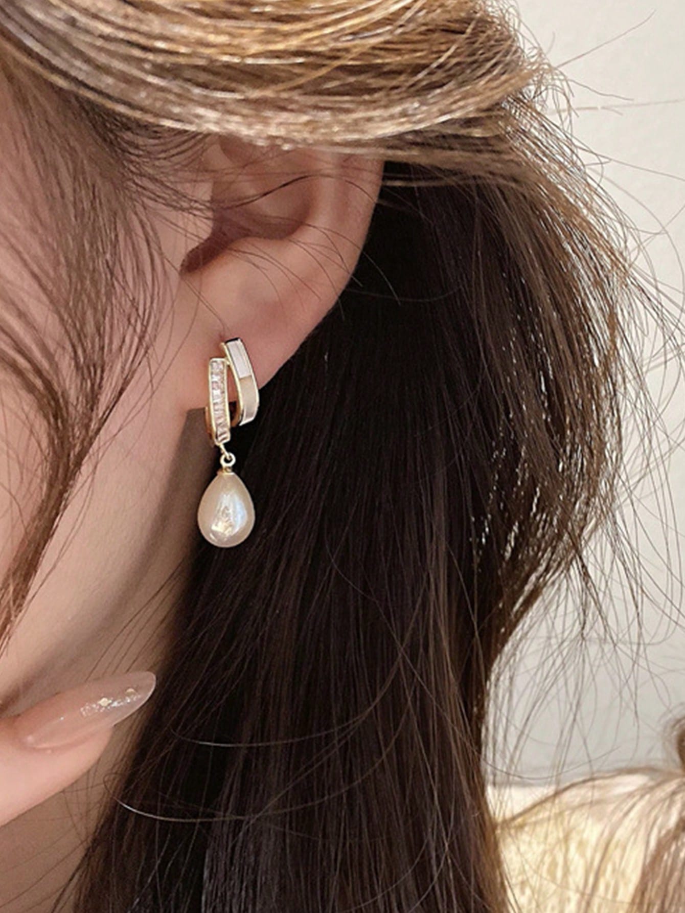 Shein - 1pair High-End Seashell & Faux Pearl C Design Faux Pearl Pendant Earrings With Luxury Feel