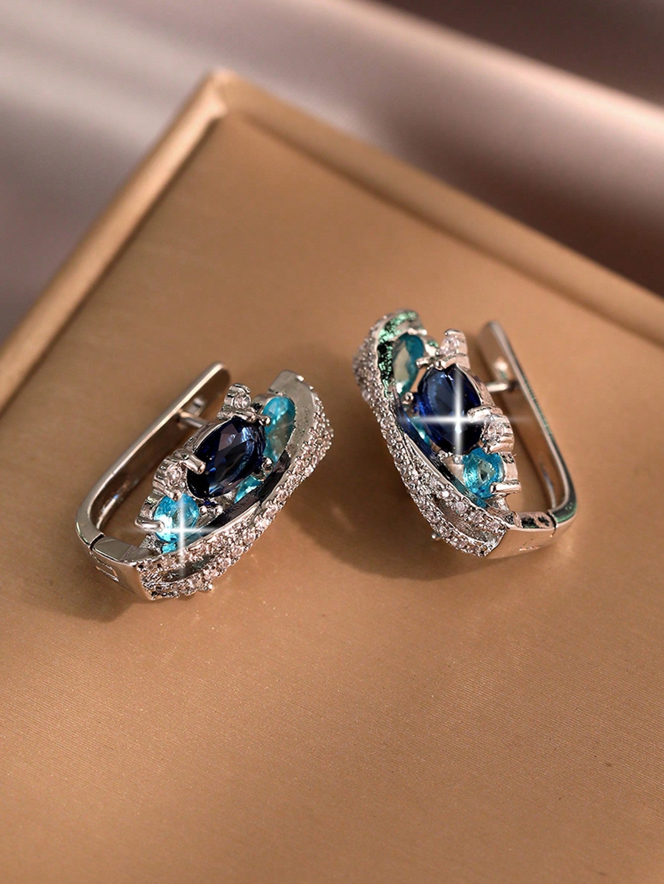 Shein - 1pair Gorgeous Blue White Cubic Zirconia Paved Elegant Trendy Round Decor Earrings Luxury Party Jewelry For Women