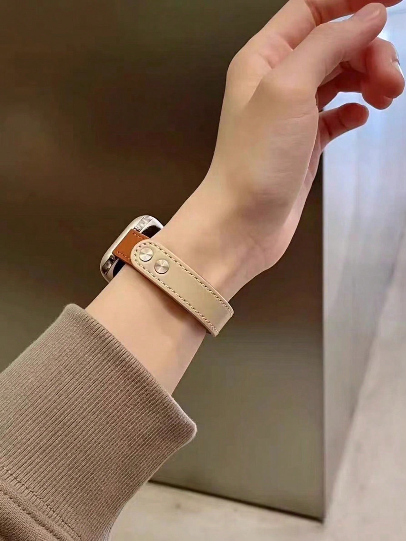 Shein - 1Pc Brown & Apricot Splice Watch Band Compatible With Apple Watch 9/8/7/6/5/4/3/2/1Se Ultra, Double Press Stud Design, Narrow Style, For Women, Soft & Lightweight, Fits Size 38Mm, 40Mm, 41Mm, 42Mm, 44Mm, 45Mm