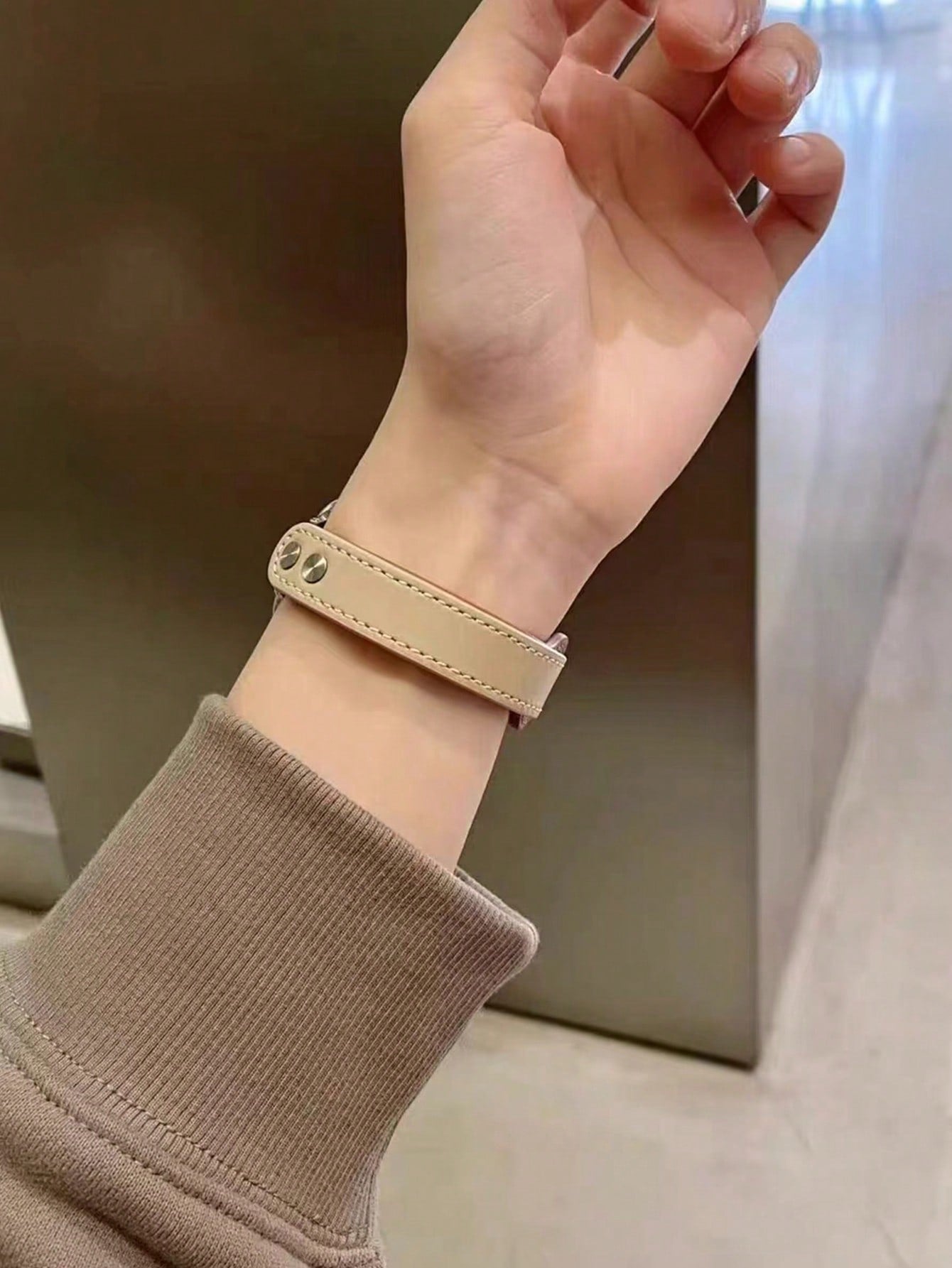 Shein - 1Pc Brown & Apricot Splice Watch Band Compatible With Apple Watch 9/8/7/6/5/4/3/2/1Se Ultra, Double Press Stud Design, Narrow Style, For Women, Soft & Lightweight, Fits Size 38Mm, 40Mm, 41Mm, 42Mm, 44Mm, 45Mm