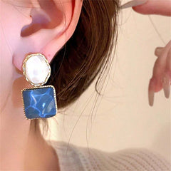 Shein Distinctive earrings of a new design with an overlapping square geometric shape and contrasting moisture
