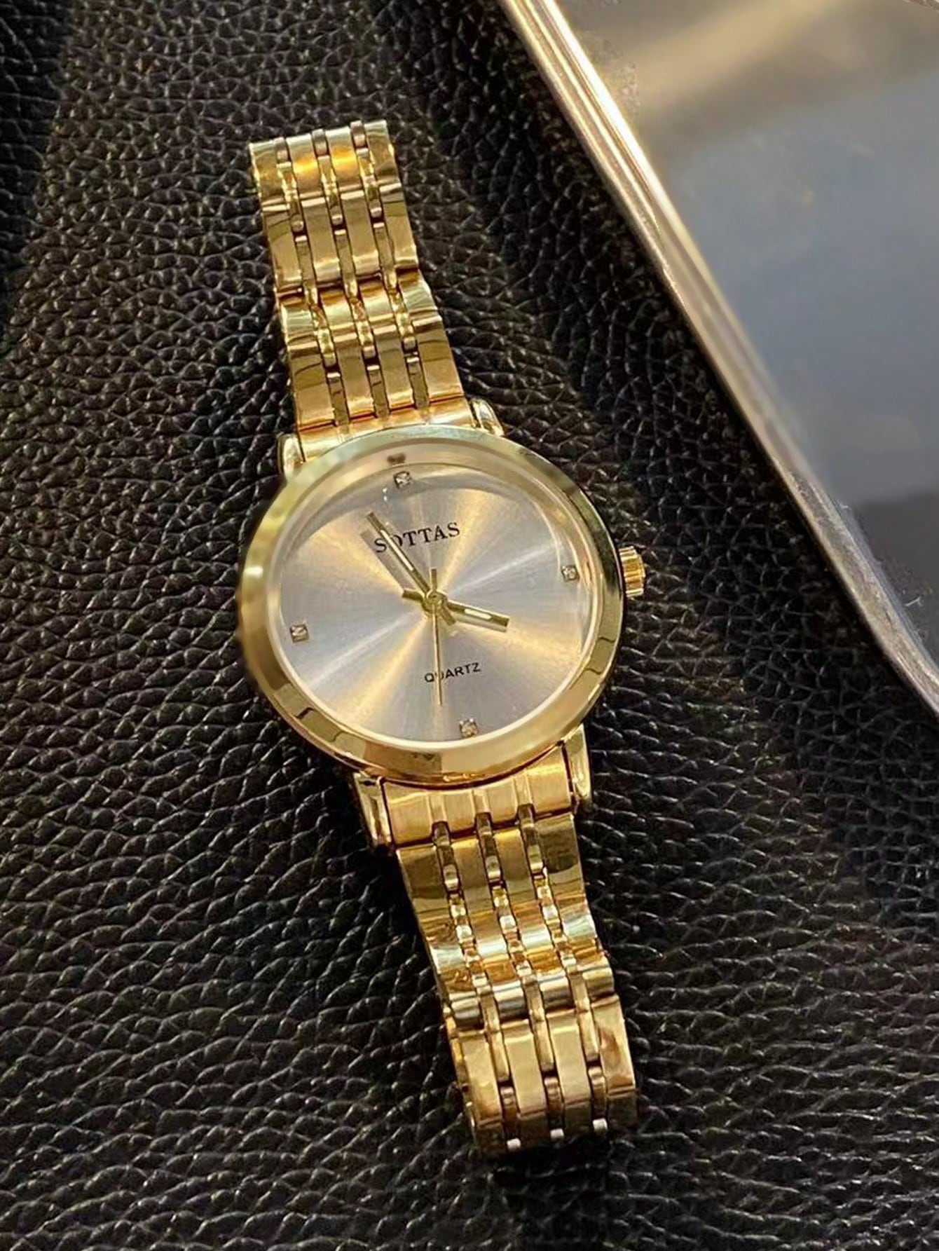 Shein - Latest Korean Style Women's Watch, Gold & White Dial, Waterproof, Stainless Steel Strap, Fashionable & Casual Quartz Wristwatch