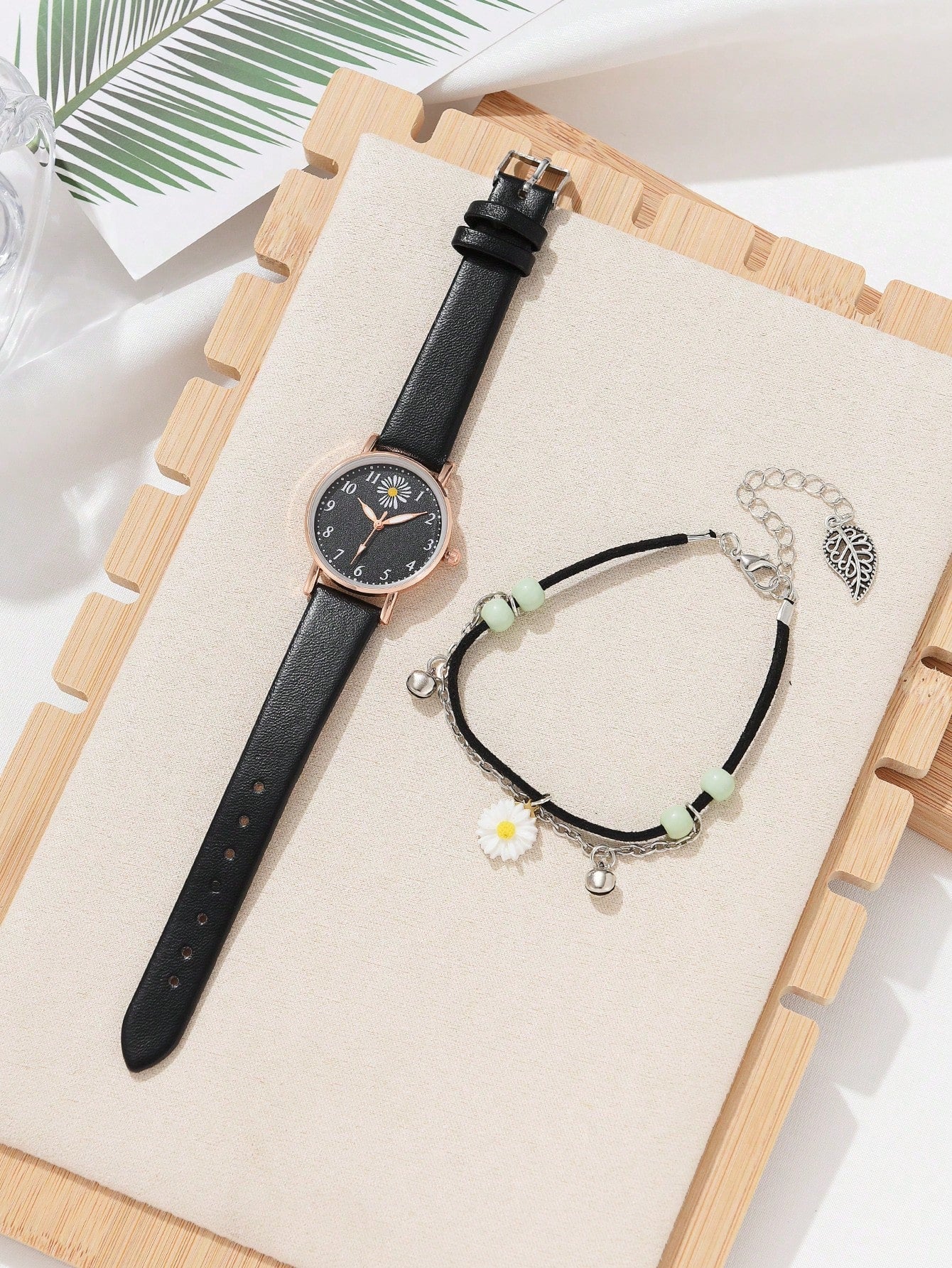 Shein - 1pc Round Pointer Quartz Watch & 1pc Daisy Decor Bracelet