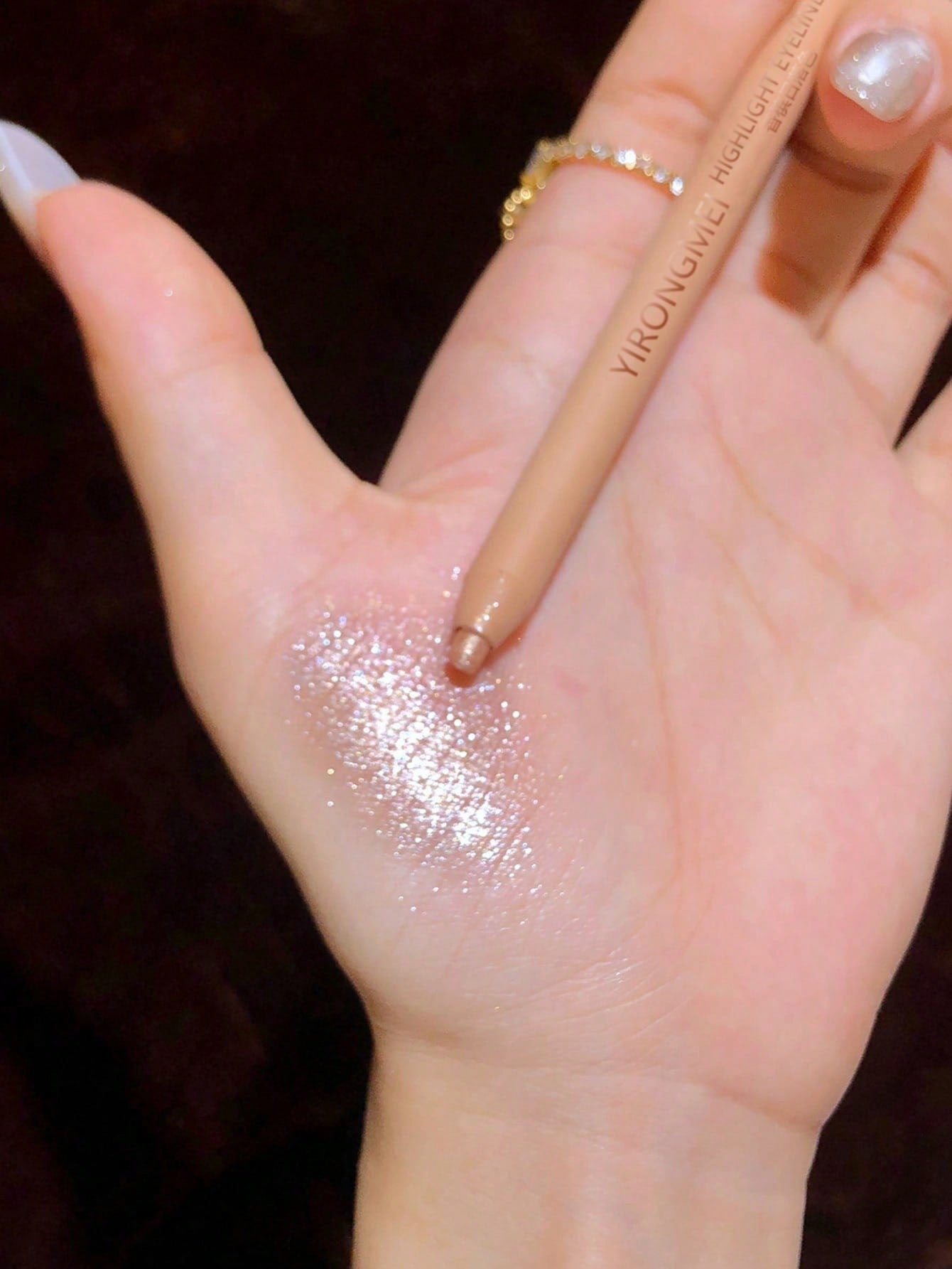 Shein - Glitter Highlighter Pen, 1Pc Long Lasting Glossy Glitter Pearlescent Fine Shimmer Texture Highlight Pen Makeup Product