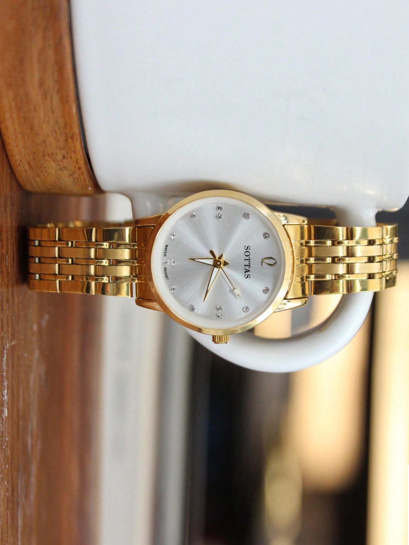 Shein - New Ultra-Thin Gold Color Simple Style Ladies Watch, Korean Version Fashionable Casual Waterproof Quartz Wristwatch With Steel Strap