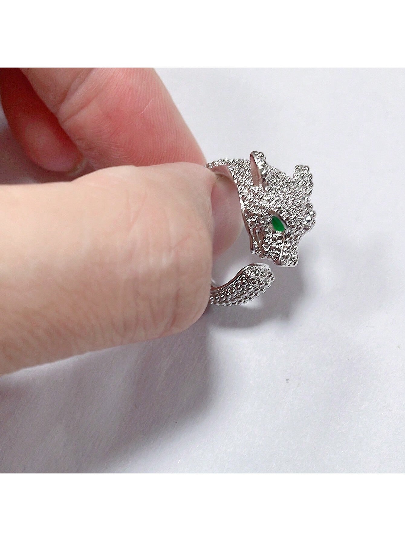 Shein - 1Pc Fashionable Cubic Zirconia Inlaid Leopard Shaped Ring With Green Gemstone Eye Decoration, Perfect For Women & Men As Daily Wear Or Gift To Friends