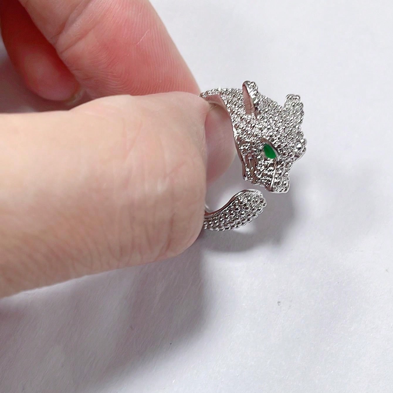Shein - 1Pc Fashionable Cubic Zirconia Inlaid Leopard Shaped Ring With Green Gemstone Eye Decoration, Perfect For Women & Men As Daily Wear Or Gift To Friends