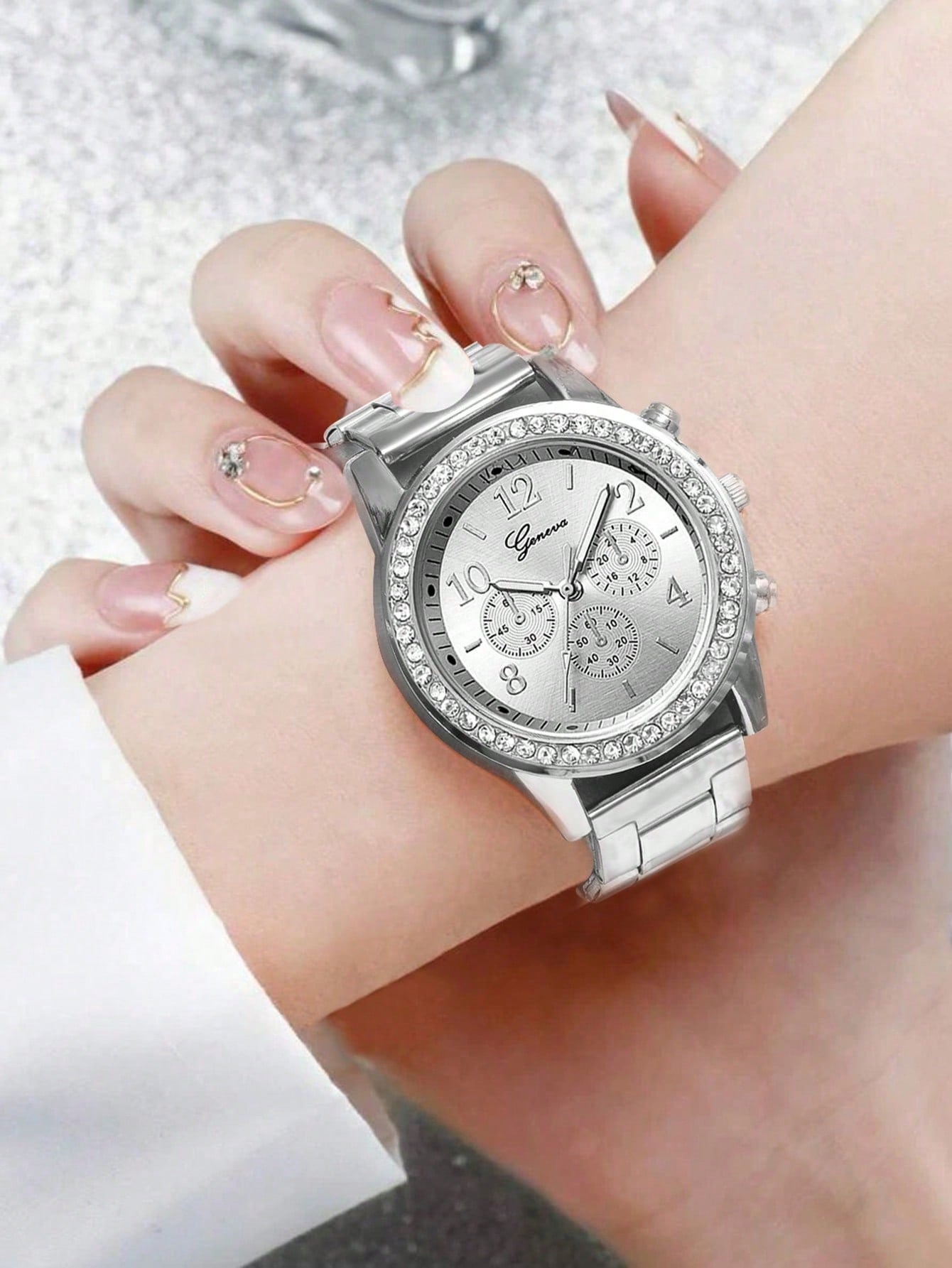 Shein - 1pc Rhinestone Decor Quartz Watch & 4pcs Bracelet