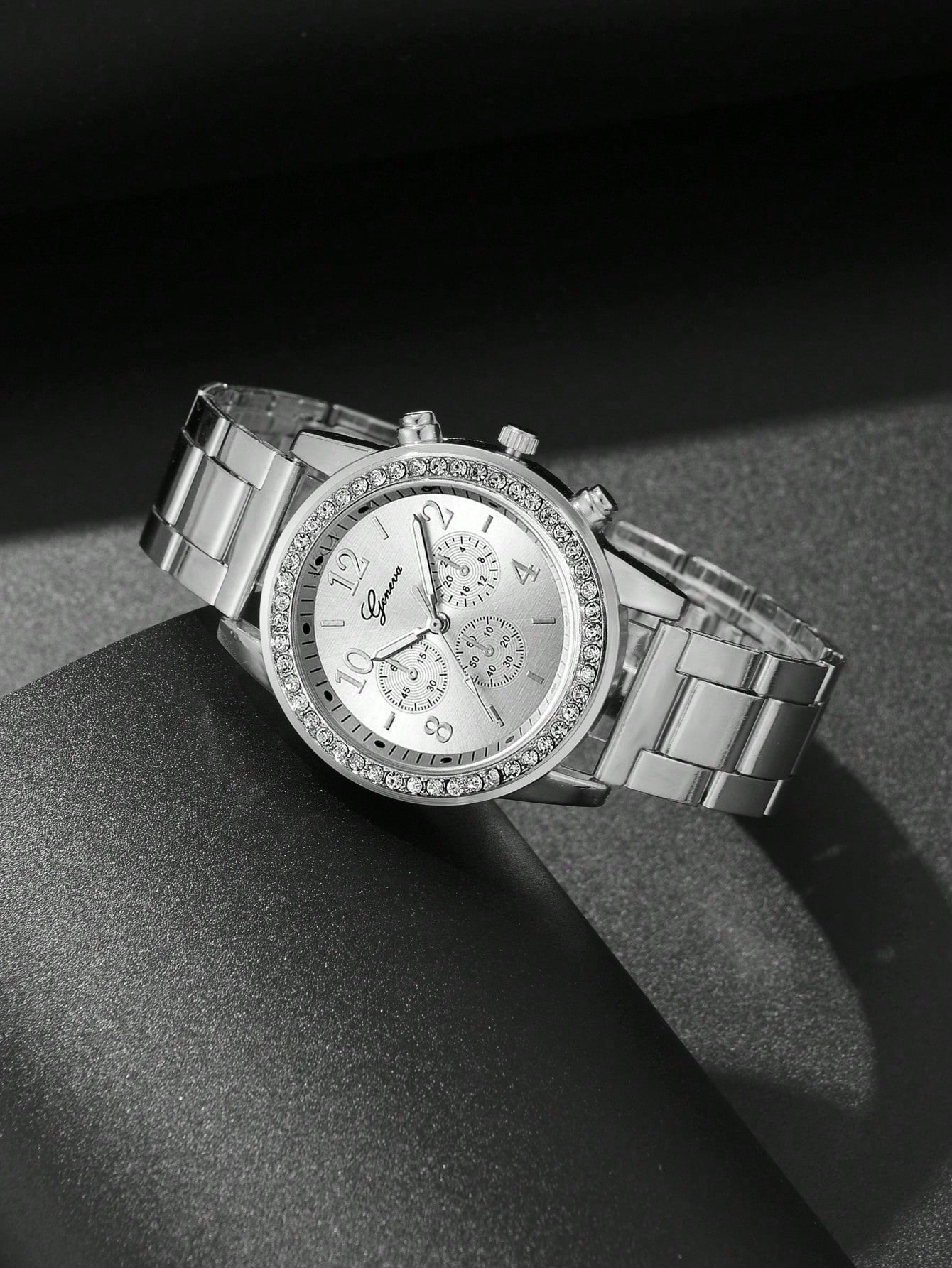 Shein - 1pc Rhinestone Decor Quartz Watch & 4pcs Bracelet