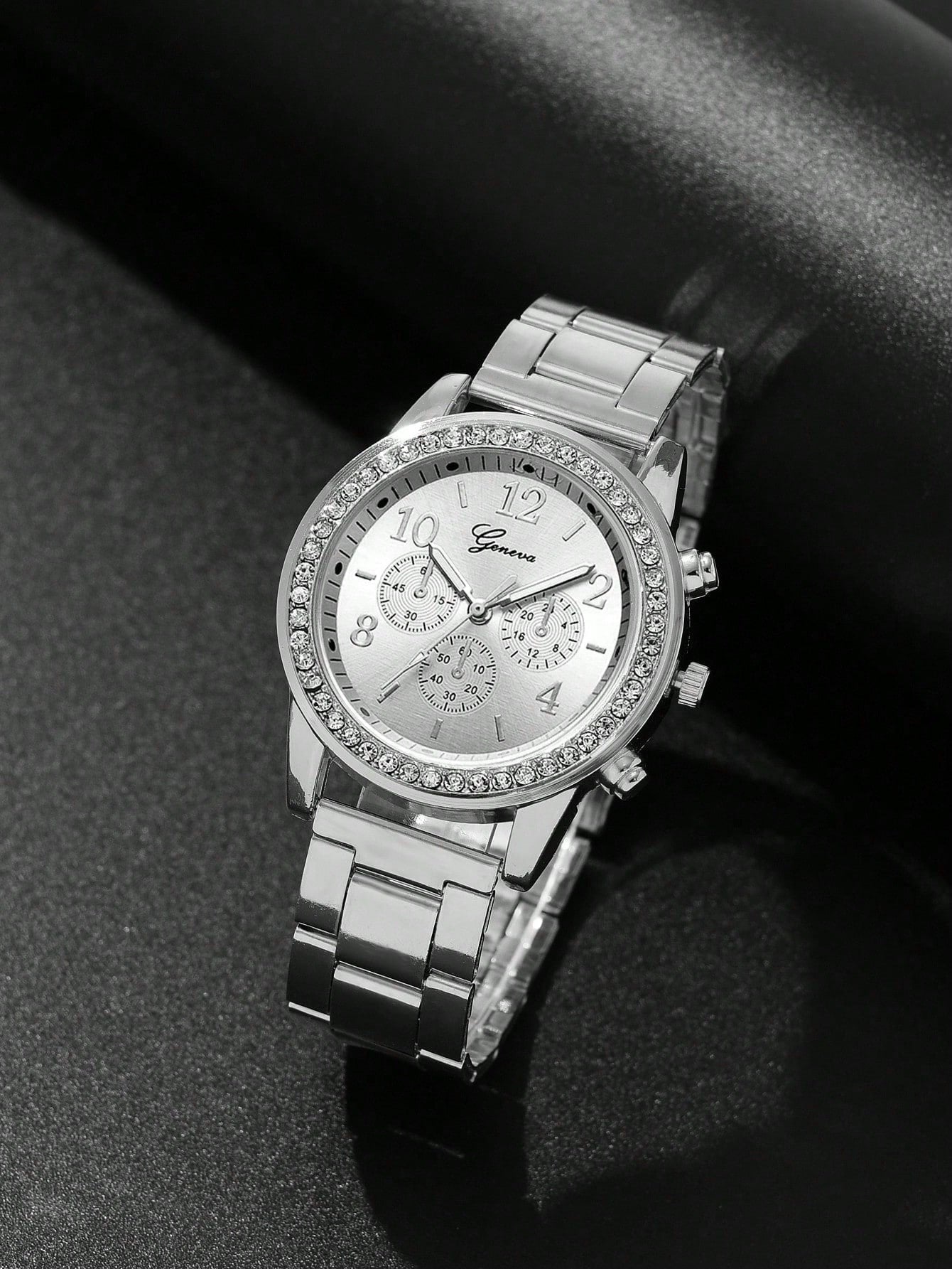 Shein - 1pc Rhinestone Decor Quartz Watch & 4pcs Bracelet