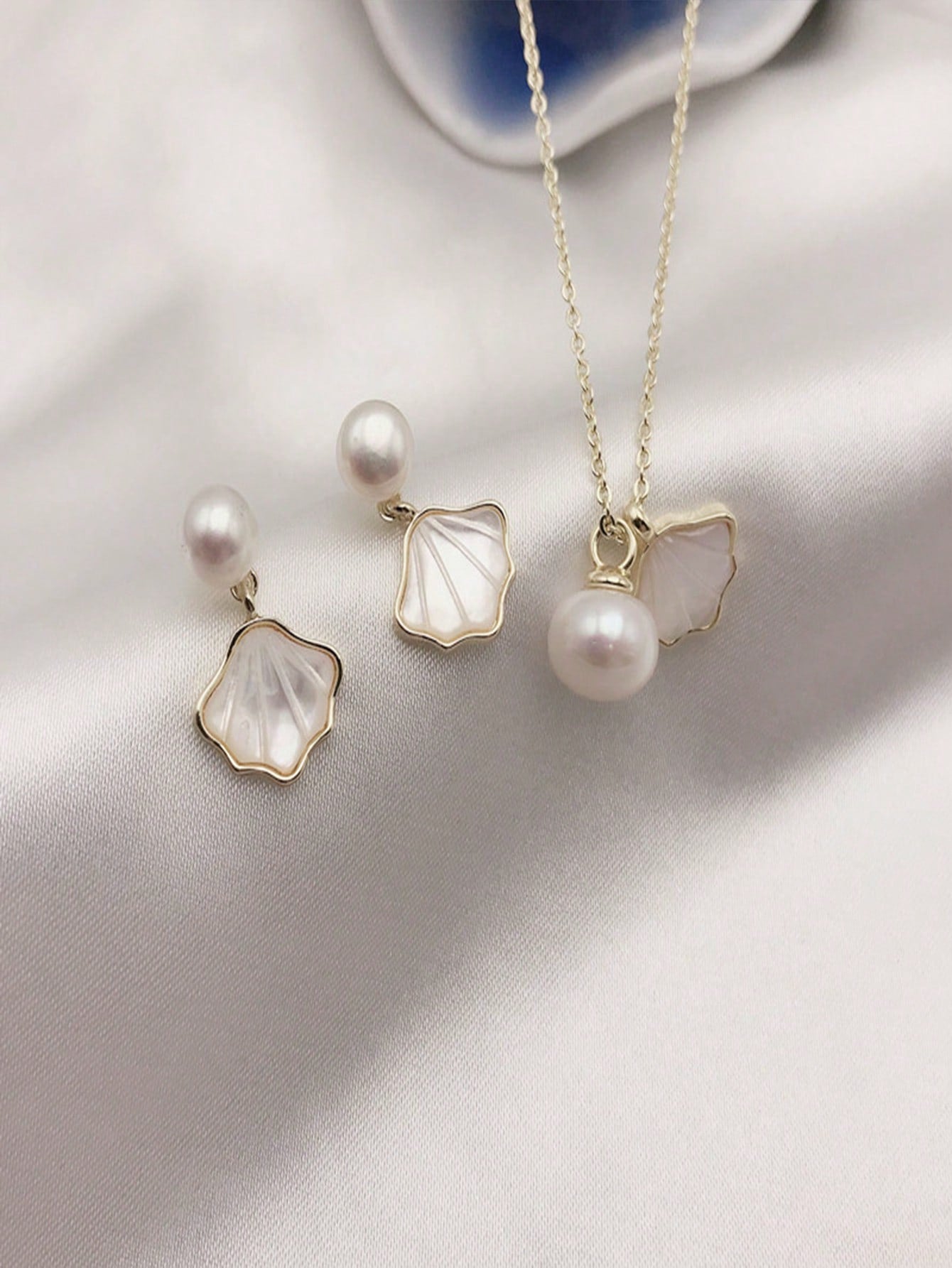 Shein - 1pc Shell Bead Necklace, Ring, Earrings Set For Women, Ideal As Gift, New Trendy Lock Collarbone Chain