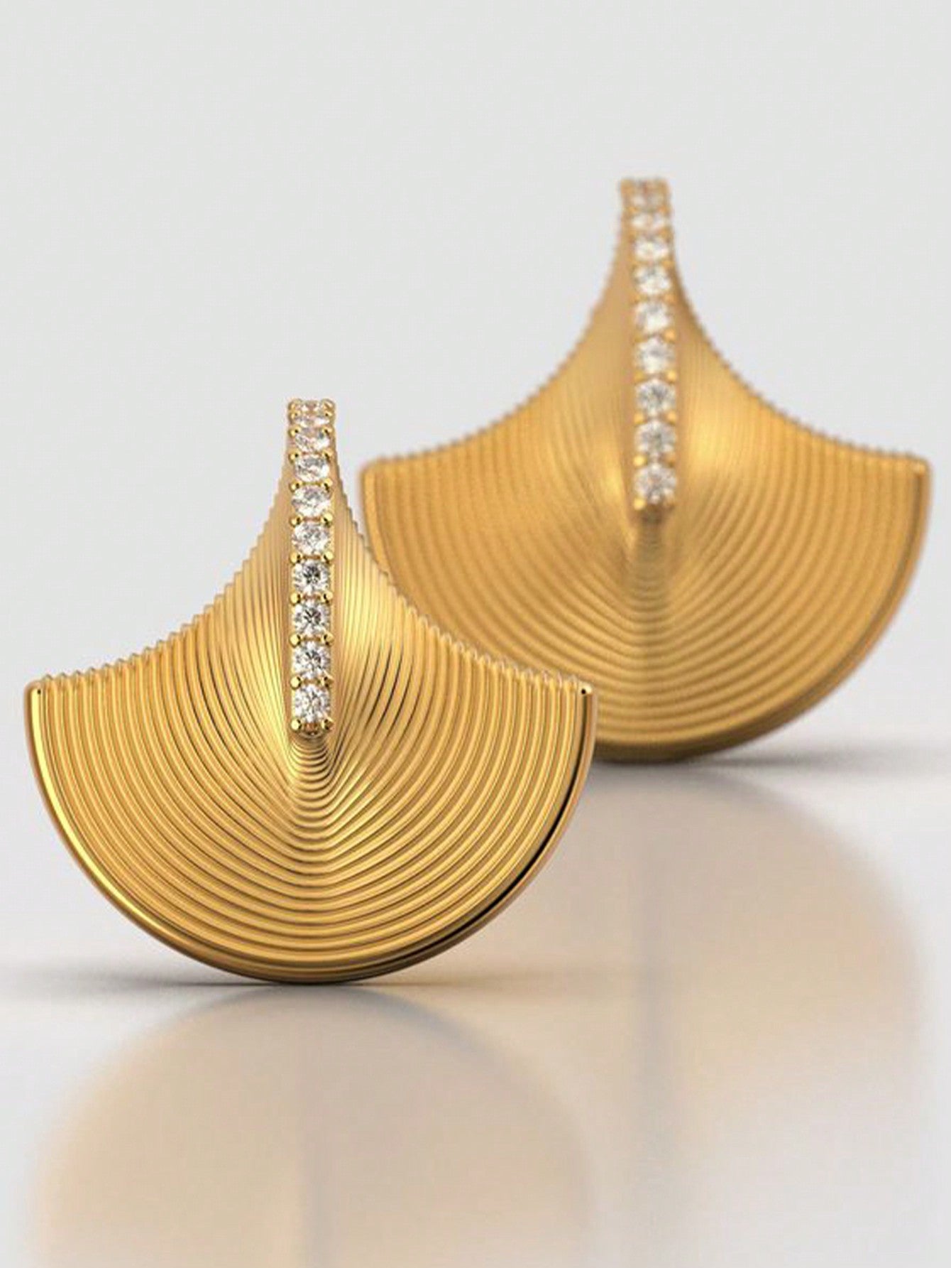 Shein - 1pair Seashell Shaped Earrings For Women, High Fashion Wave & Feather Fan Shaped Earrings That Match Any Outfits, Popular In Europe And America