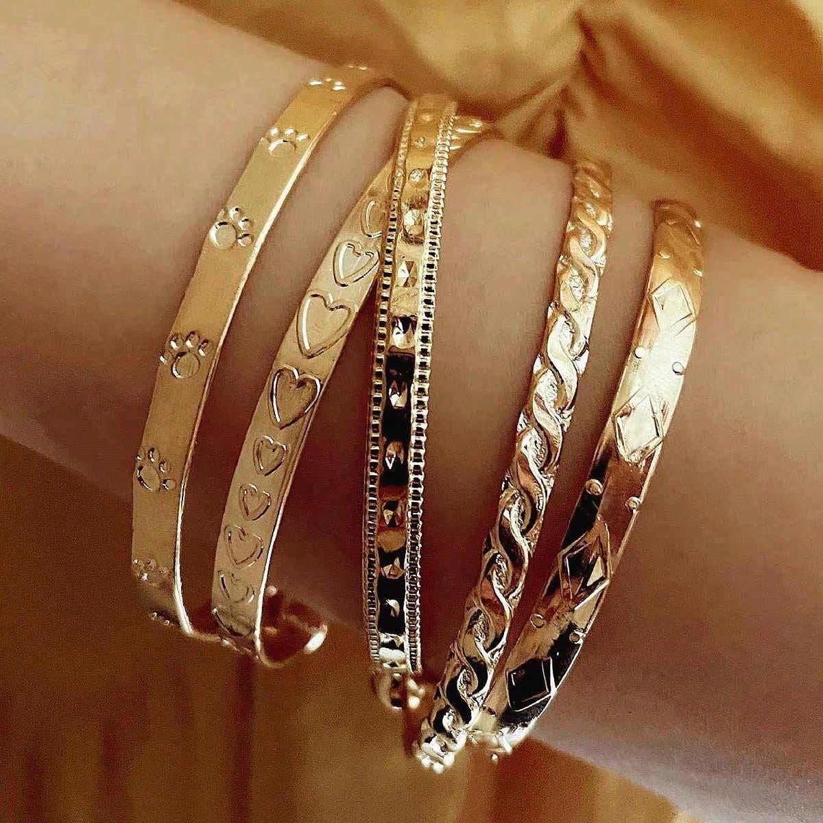 Shein - 6pcs/set Personality Love & Flower & Om & Uppercut Ring Shaped Creative Stainless Steel Bangle, Mideast Gold Color