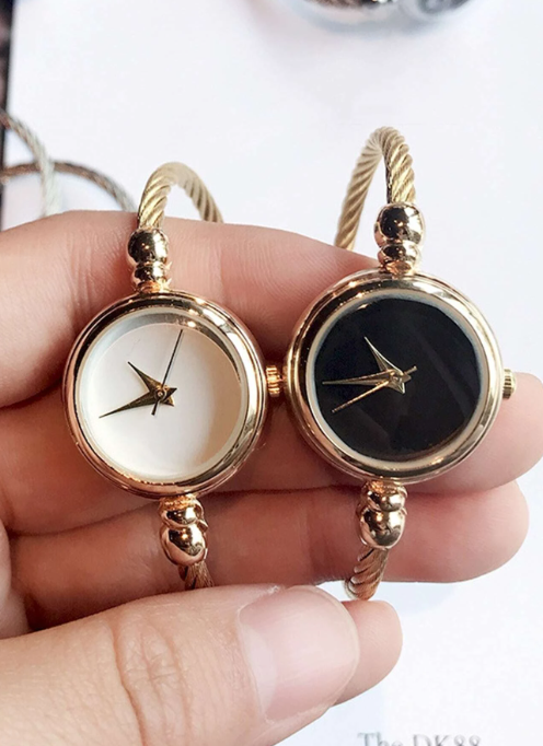 Shein - 2pcs/set Round Pointer Quartz Watch