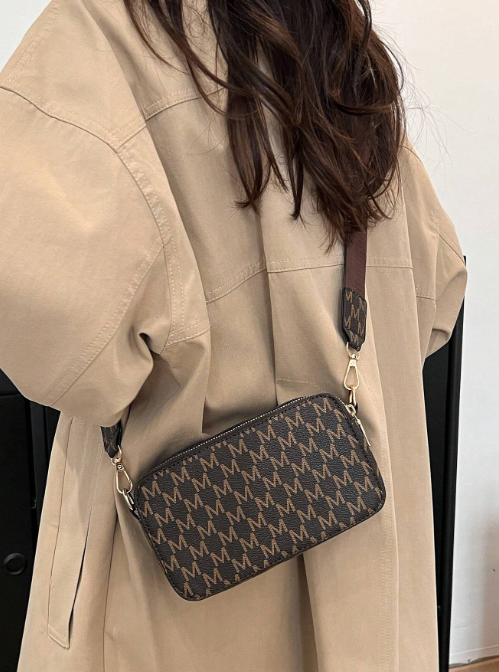 Shein - 1pc Fashion Classic Letter Printed Decorative Mini Square Camera Bag
