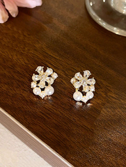 Shein - 1 Pair Of Delicate Small Pearl Studs,Uitable