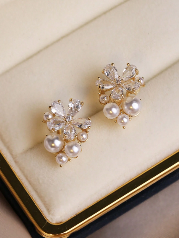 Shein - 1 Pair Of Delicate Small Pearl Studs,Uitable