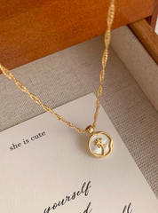 Shein - 1pc Luxurious Vintage White Simple Rose Necklace With Metal Round Pendant