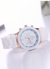 Shein - 1 Set Women 3-Eye Roman Scale Dial Quartz Watch And 4pcs Bracelet Set,